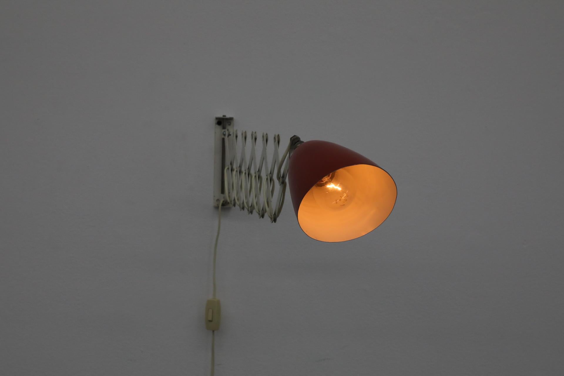 Frühe Ausgabe Hala-Stil Industrielle Wandhalterung Schere in Rot und Weiß in Rot im Angebot 5