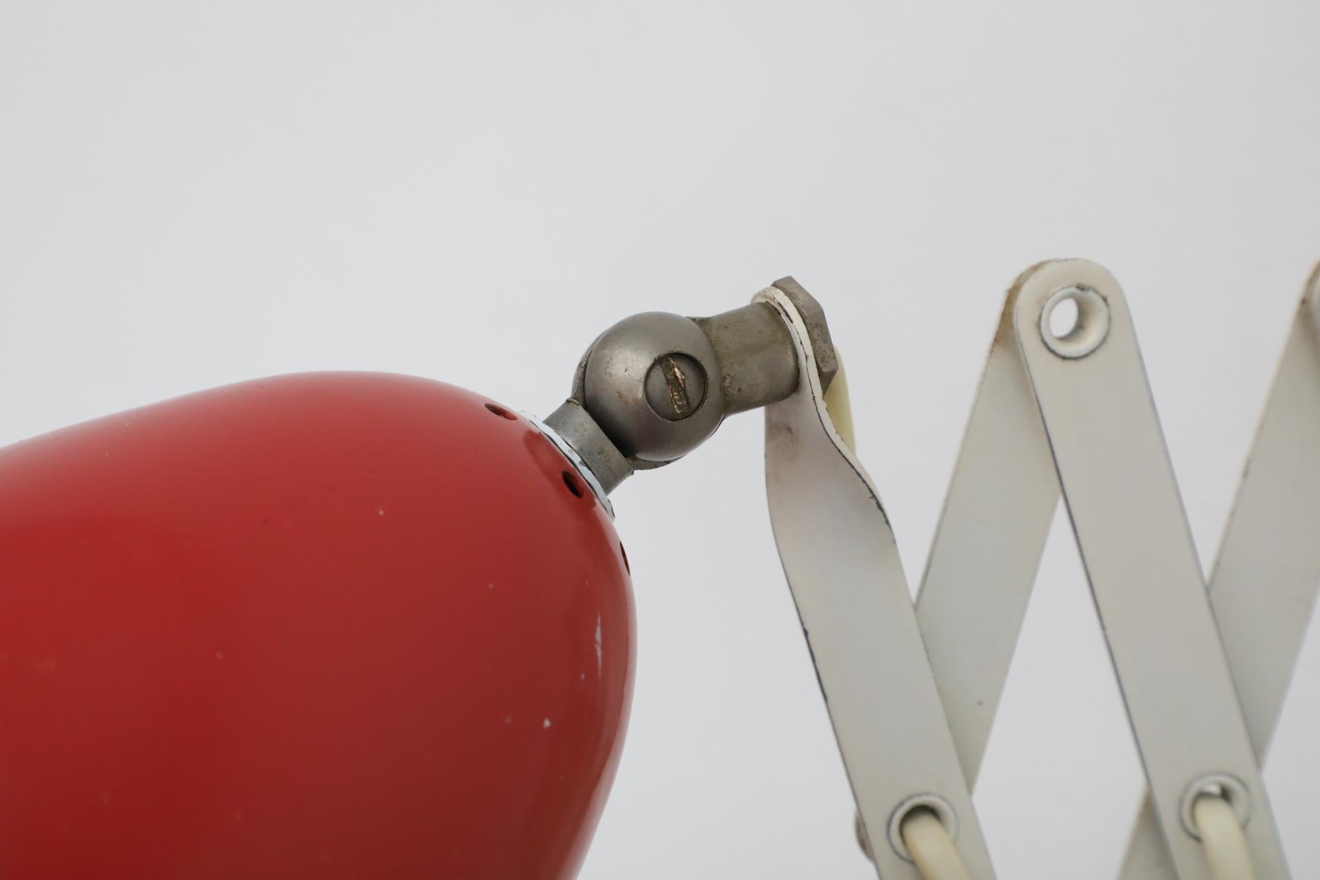 Frühe Ausgabe Hala-Stil Industrielle Wandhalterung Schere in Rot und Weiß in Rot im Angebot 9