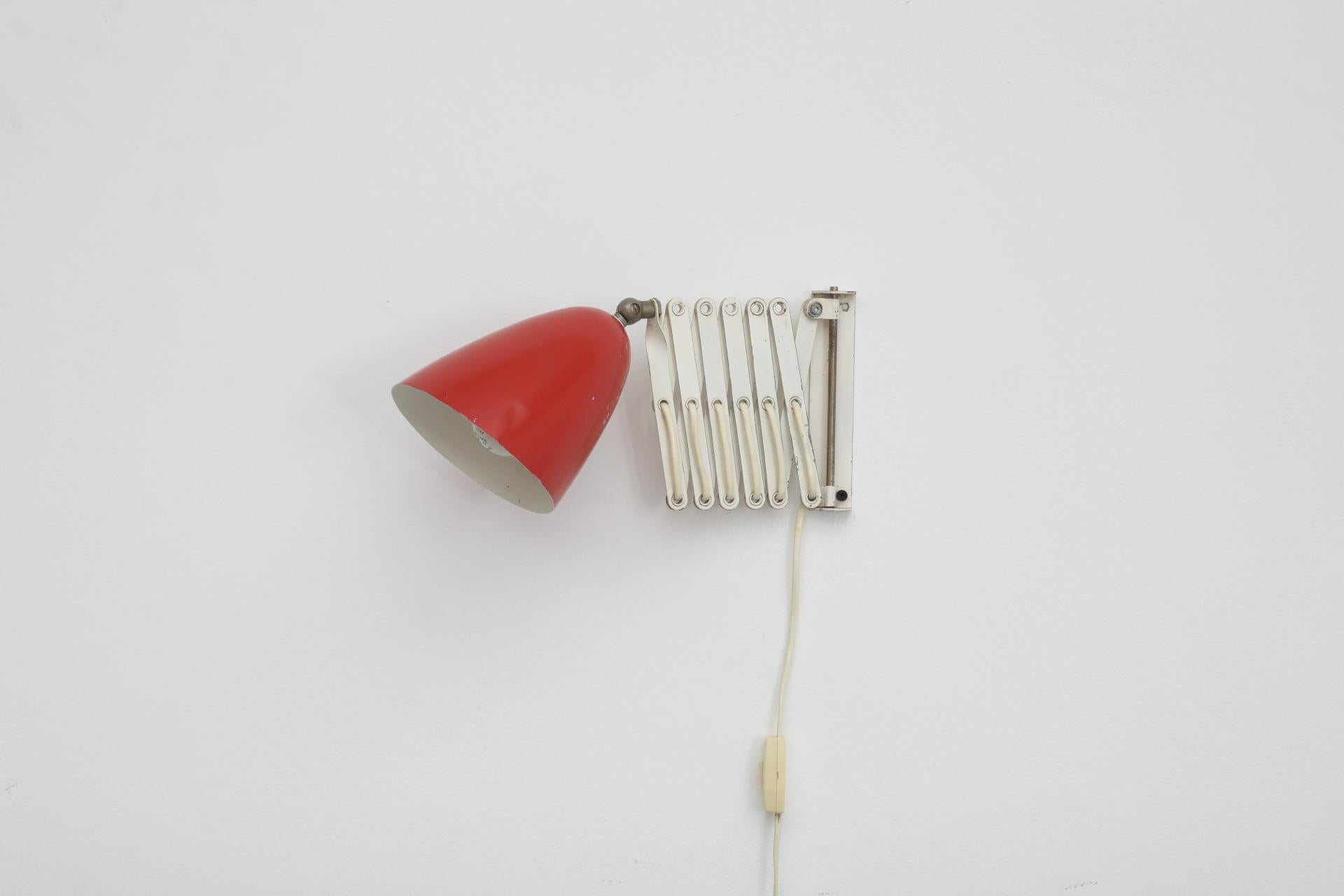 Frühe Ausgabe Hala-Stil Industrielle Wandhalterung Schere in Rot und Weiß in Rot im Angebot 1