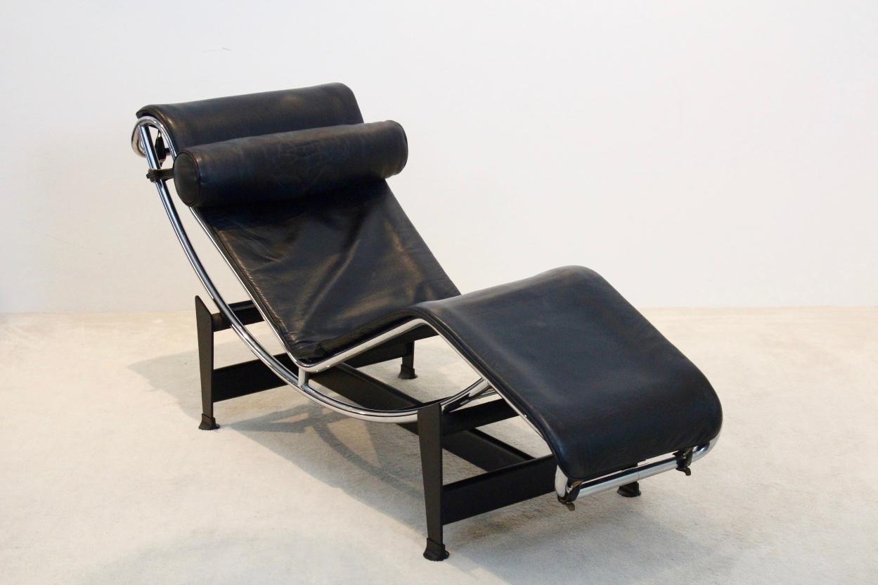 Early Edition Le Corbusier LC4 for Cassina in Leather, by Jeanneret & Perriand 5