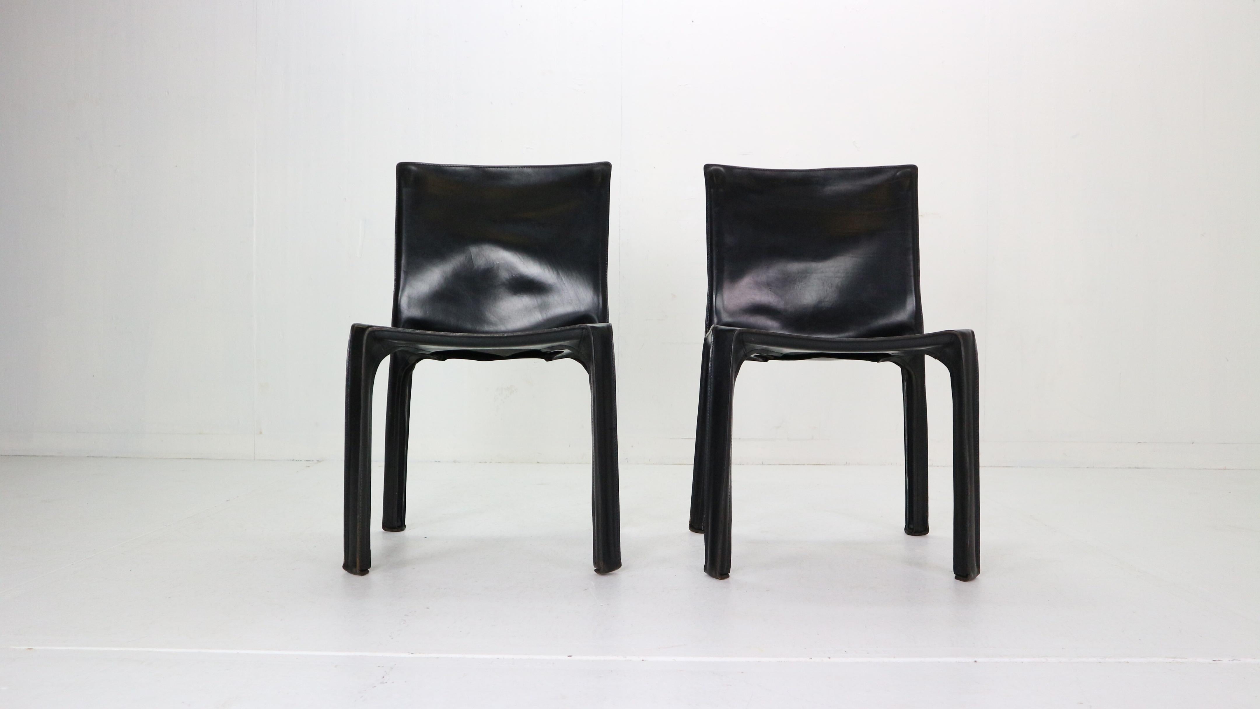 Set of 2 dining room chairs designed by Mario Bellini and manufactured by high quality design furniture fabric- Cassina in 1970s period, Italy.
This chairs are the early edition of the manufacture.
Model- Cab 412. All chairs are marked and in a