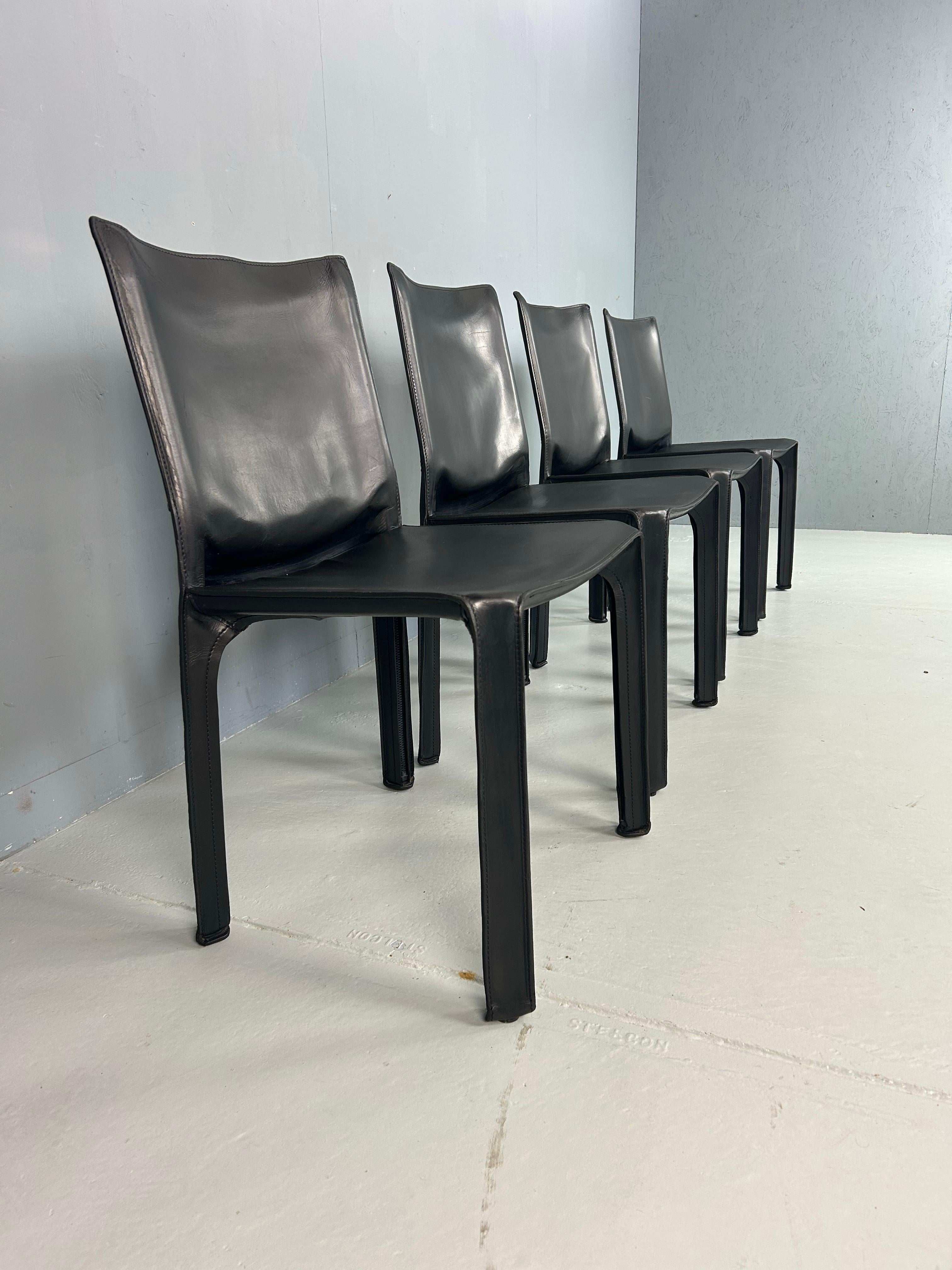 Mid-Century moderno Set di 4 sedie in pelle 