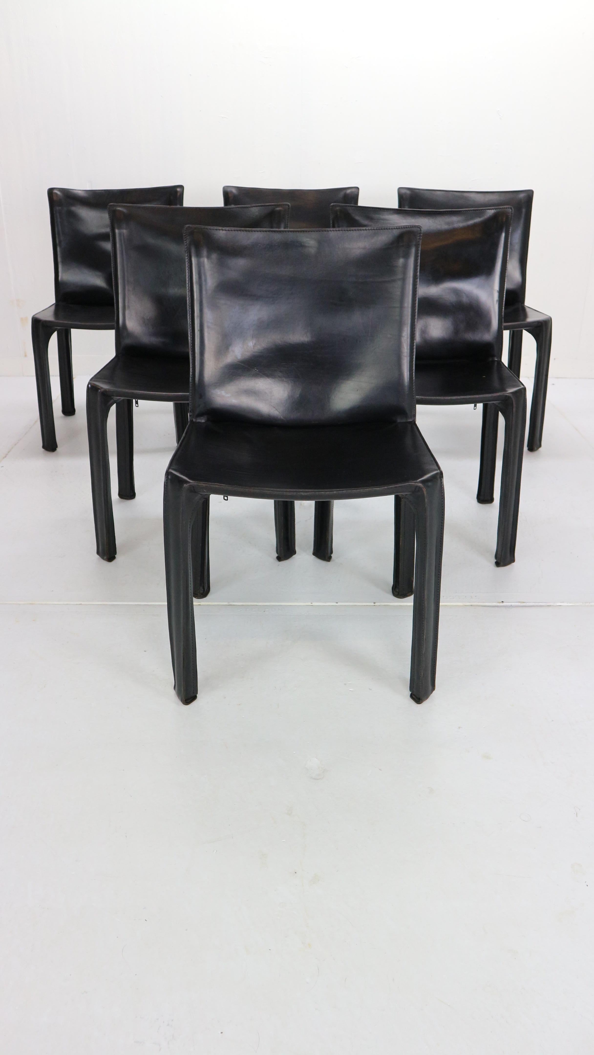 Set of 6 dining room chairs designed by Mario Bellini and manufactured by high quality design furniture fabric- Cassina in 1970s period, Italy.
This chairs are the early edition of the manufacture.
Model- Cab 412. All chairs are marked and in a