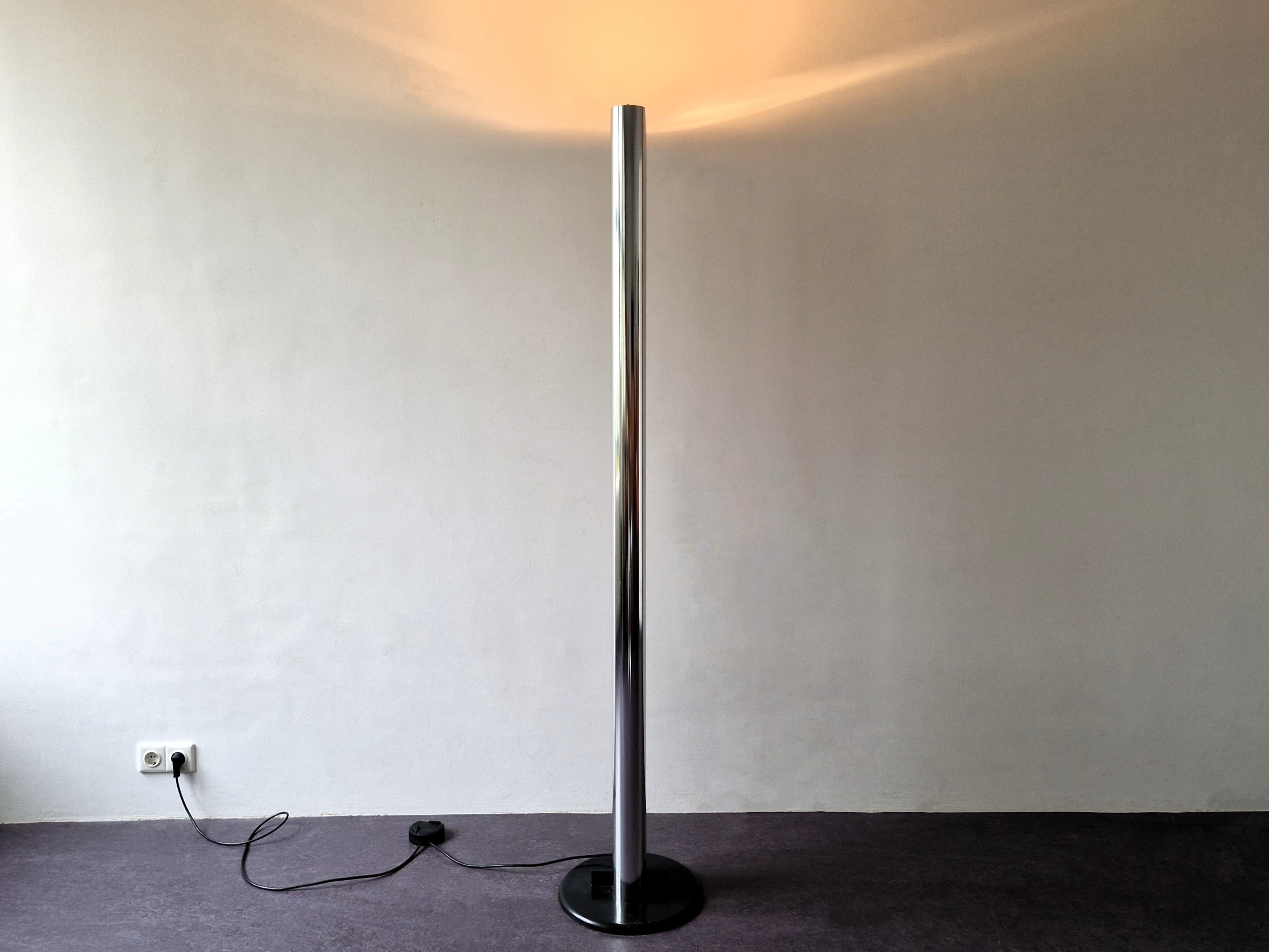 Mid-Century Modern Early edition Megaron floor lamp by Gianfranco Frattini for Artemide, Italy 1979 For Sale