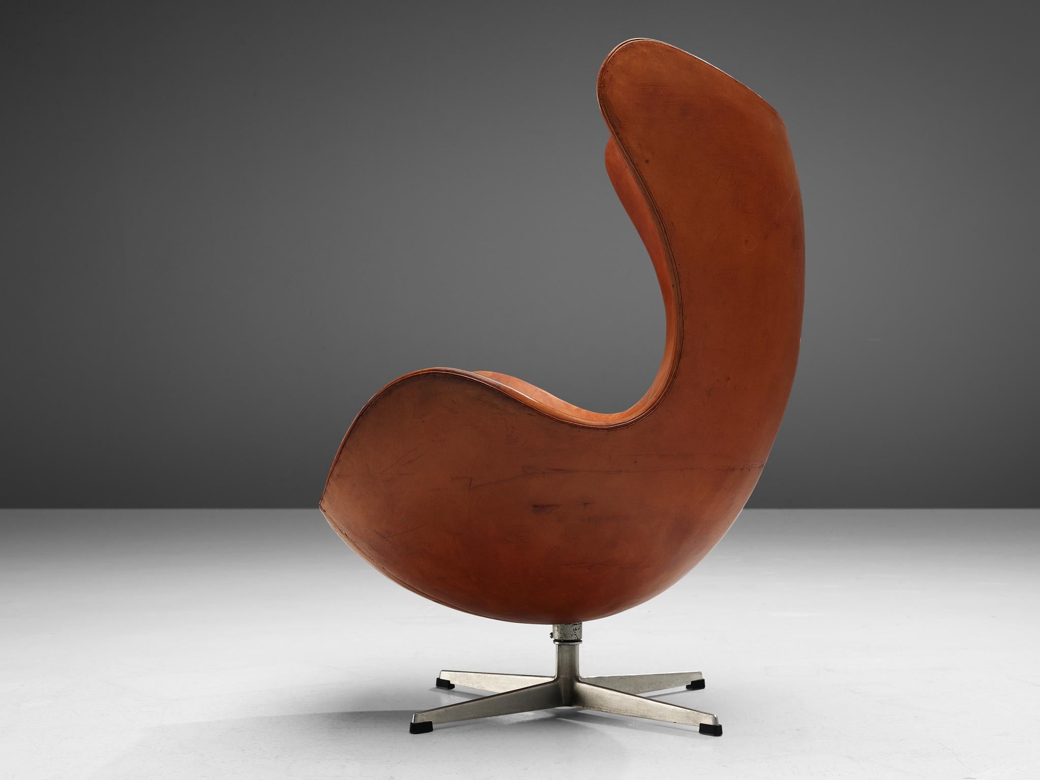 Mid-Century Modern Early Edition of the Egg Chair by Arne Jacobsen