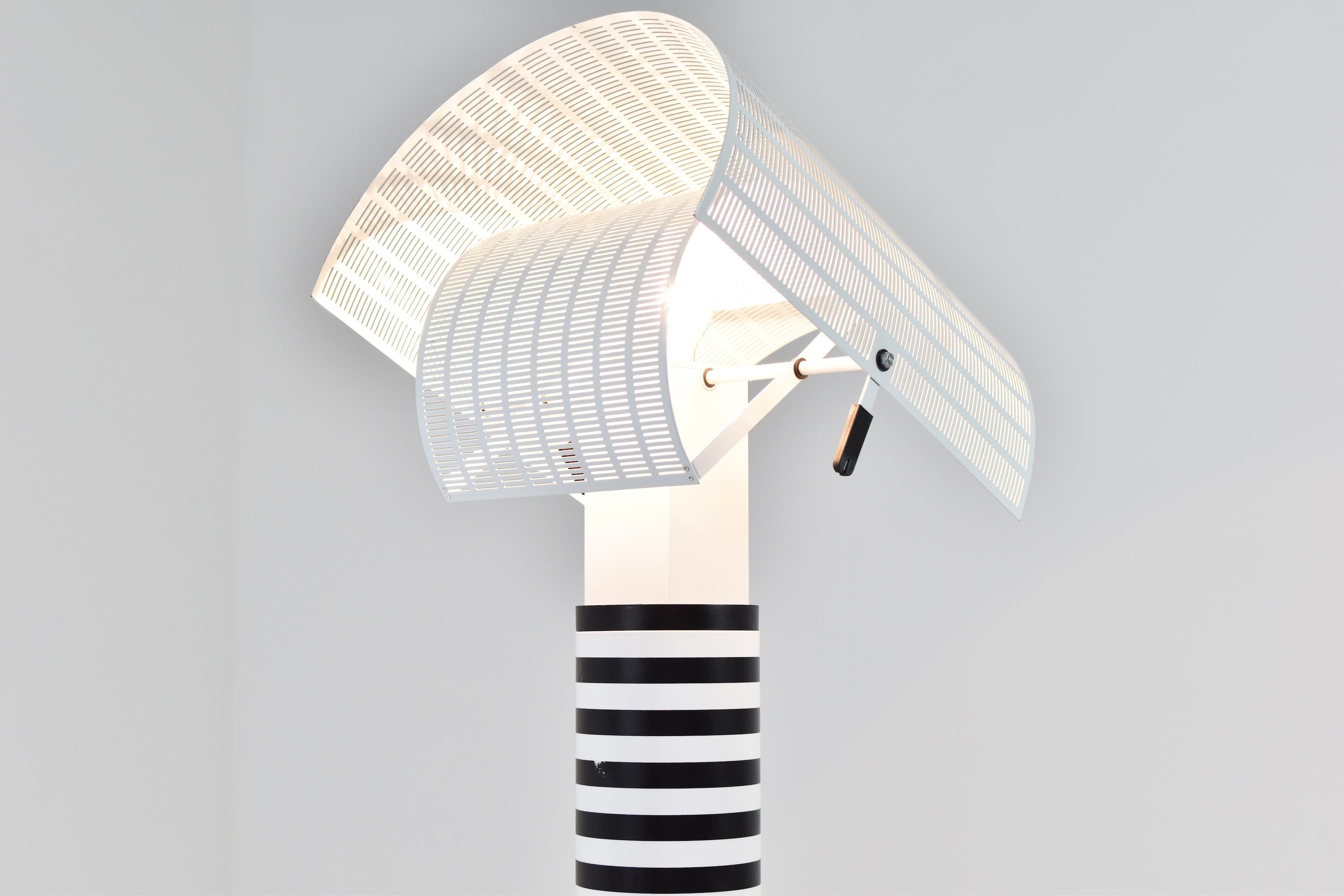 Early edition of this ‘Shogun’ table lamp by Mario Botta for Artemide, Italy 1970s. This one features enameled aluminum, steel and acrylic. The two metal diffusers adjust independently for multiple defusing and positional options. Labeled.
