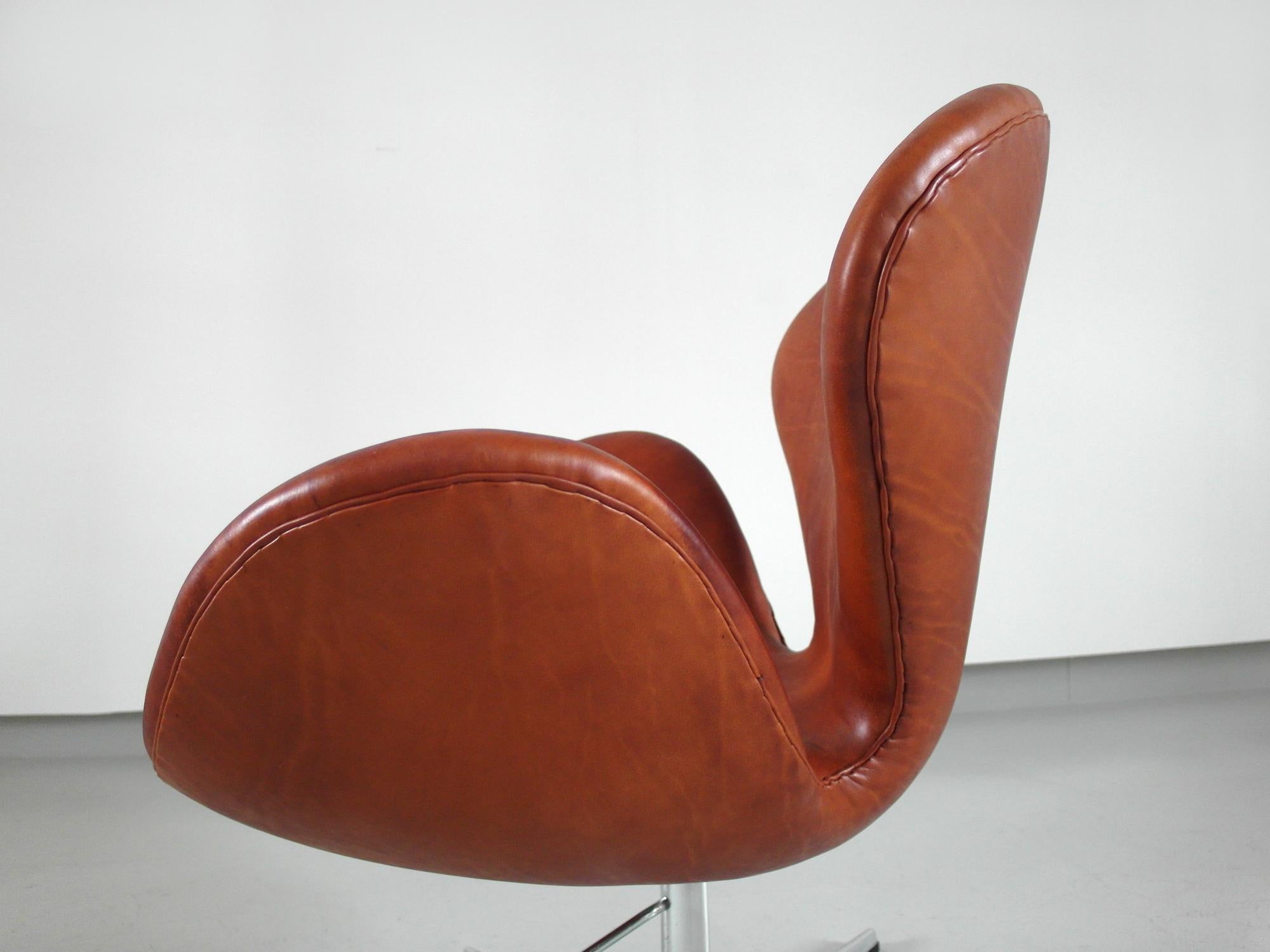 Early Edition Swan Chair by Arne Jacobsen for Fritz Hansen, Denmark, 1975 4