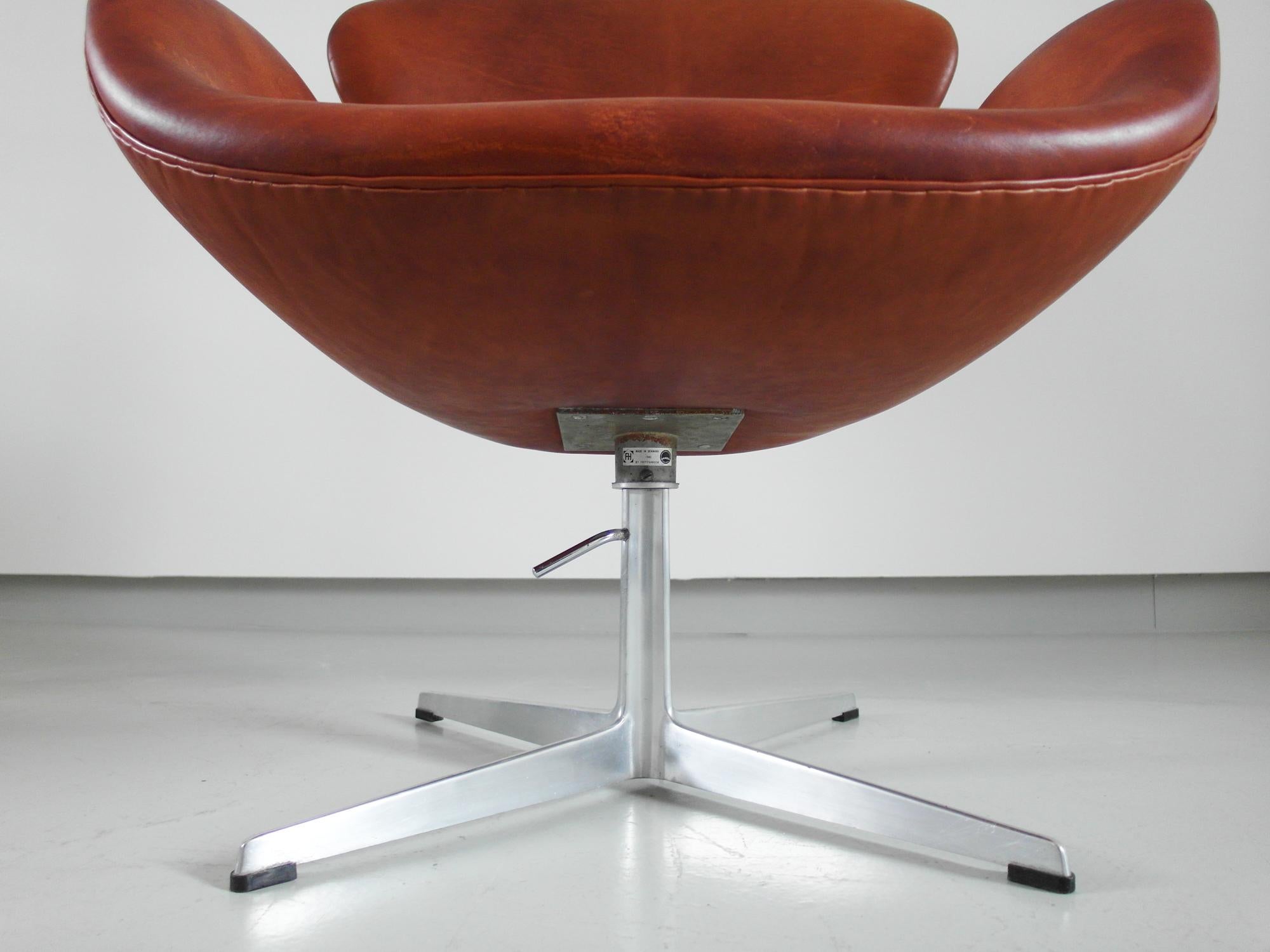 Early Edition Swan Chair by Arne Jacobsen for Fritz Hansen, Denmark, 1975 5