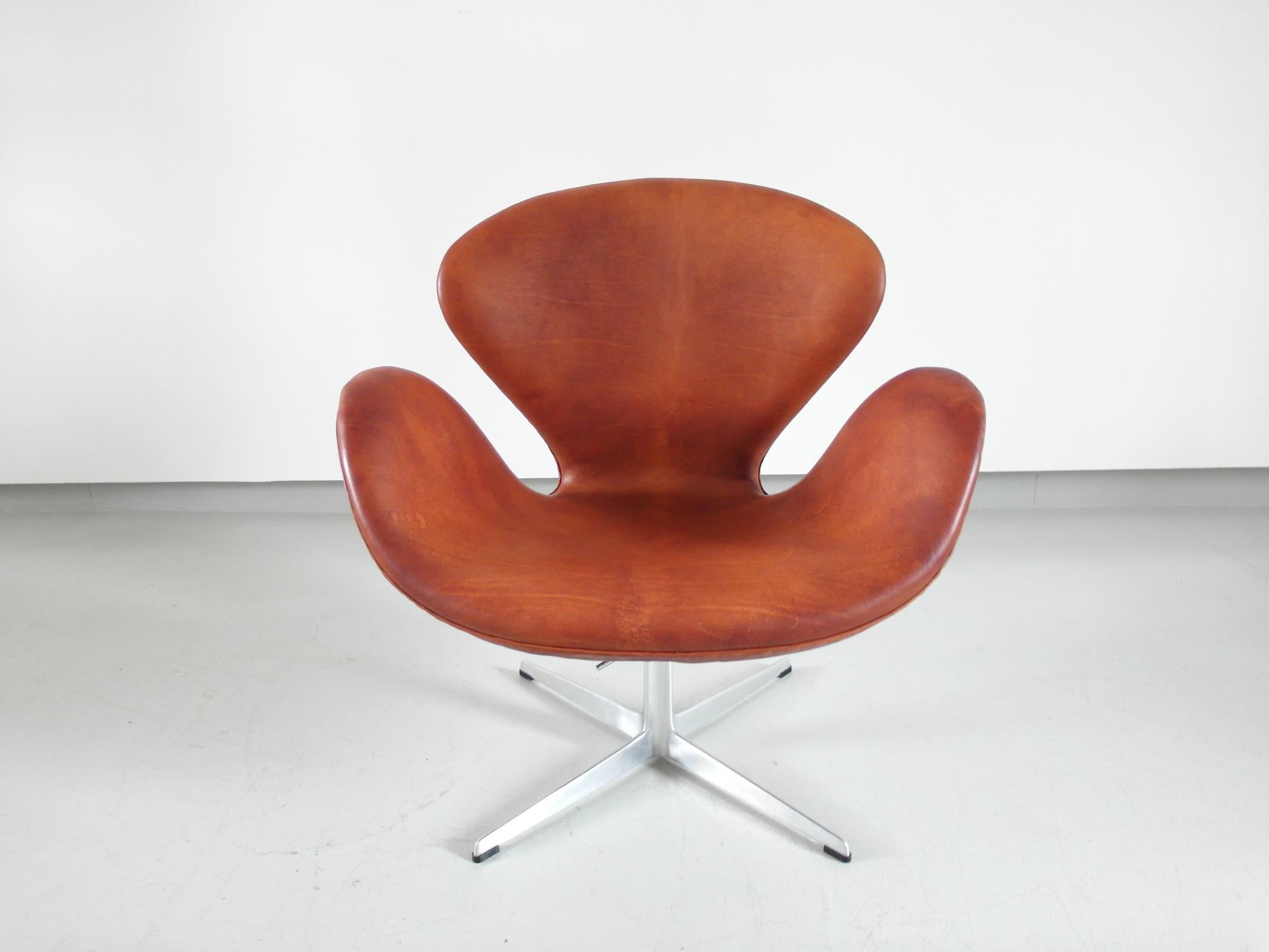 Aluminum Early Edition Swan Chair by Arne Jacobsen for Fritz Hansen, Denmark, 1975