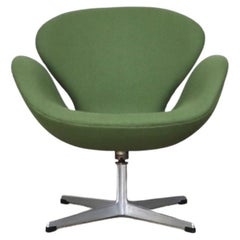 Early edition Swan model 3320 chair by Arne Jacobsen for Fritz Hansen, 1960s