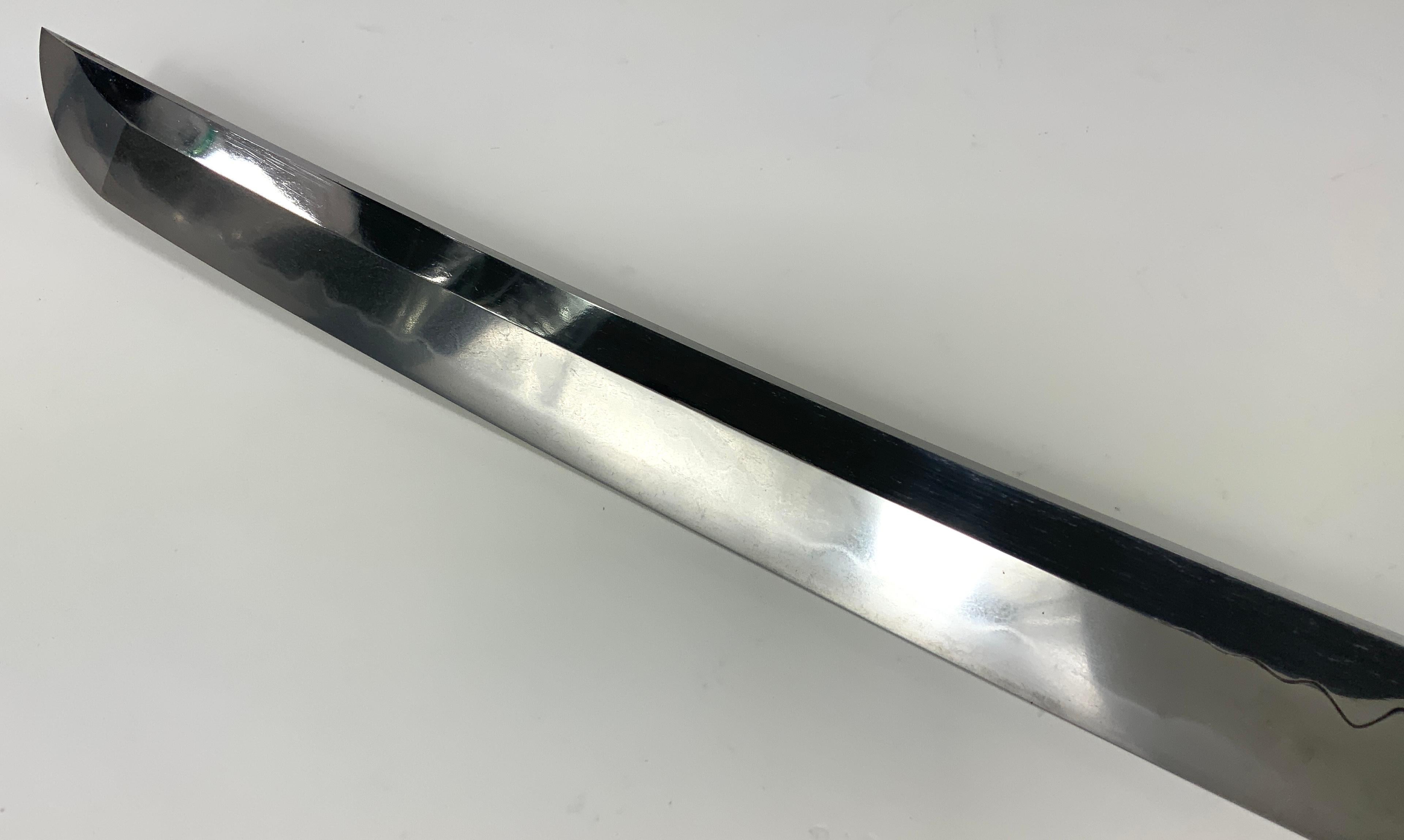 Early Edo Period Japanese Kanefusa Wakizashi Sword with Papers, 17th Century In Good Condition For Sale In Hampstead, QC