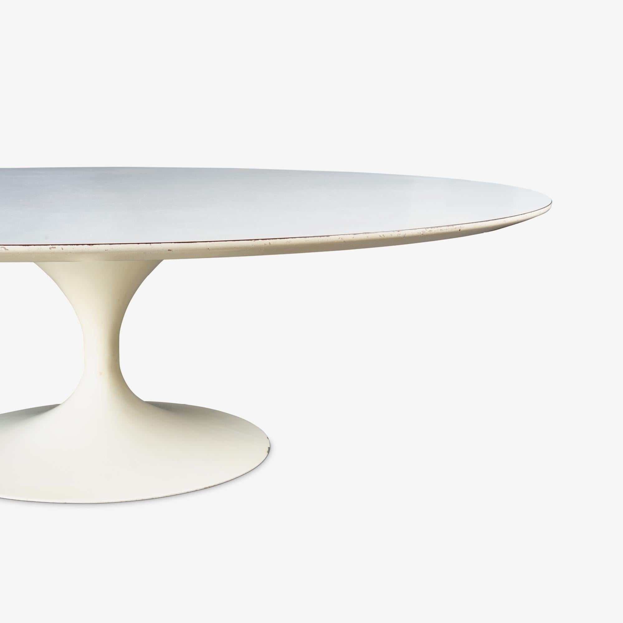 Moulage Table basse Tulip d'Eero Saarinen pour Knoll à piédestal ovale en stratifié blanc en vente
