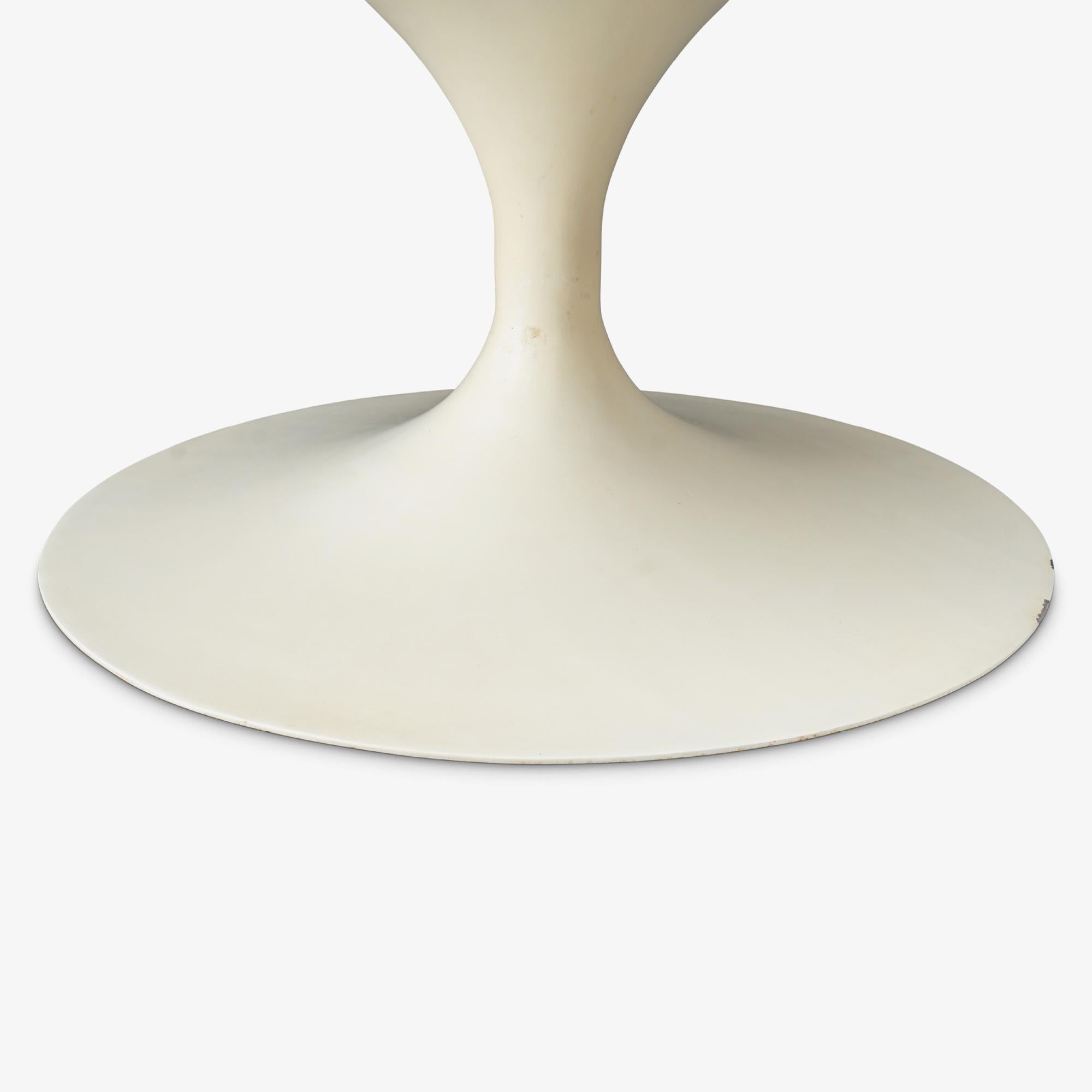 Milieu du XXe siècle Table basse Tulip d'Eero Saarinen pour Knoll à piédestal ovale en stratifié blanc en vente