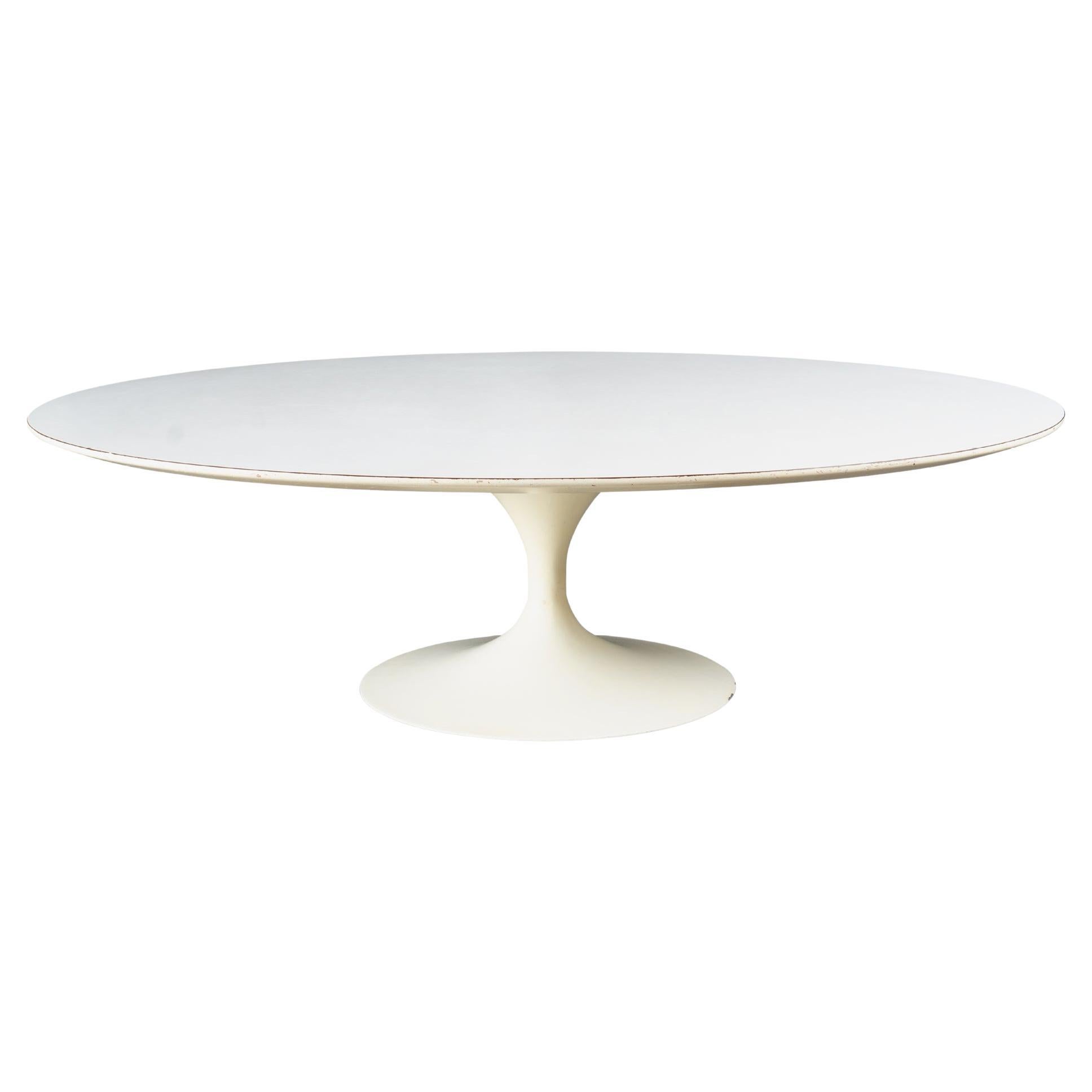 Früher Eero Saarinen für Knoll, Tulpen-Couchtisch mit ovalem Sockel aus weißem Laminat