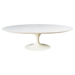 Früher Eero Saarinen für Knoll, Tulpen-Couchtisch mit ovalem Sockel aus weißem Laminat