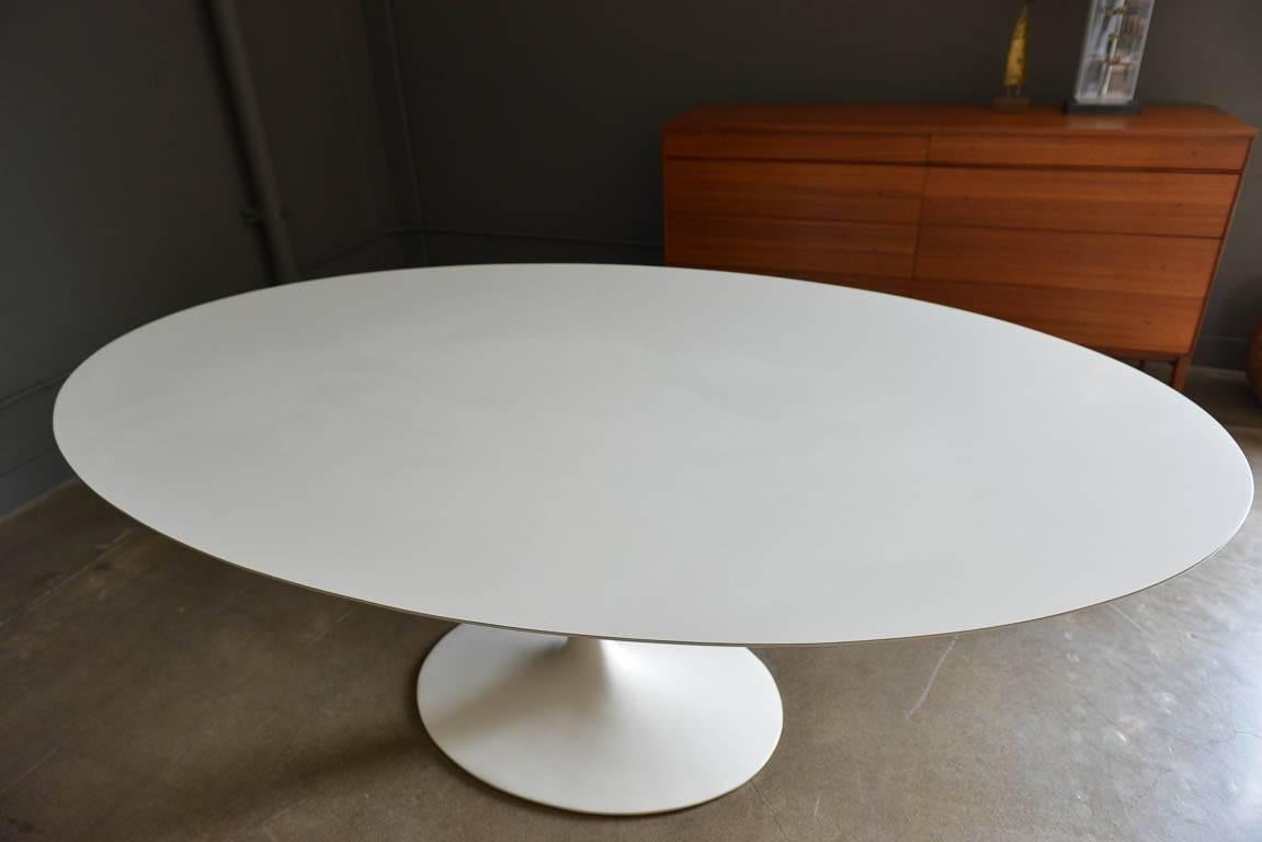 American Early Eero Saarinen for Knoll Oval Tulip Dining Table, circa 1955