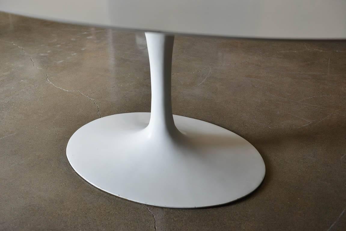 Early Eero Saarinen for Knoll Oval Tulip Dining Table, circa 1955 In Good Condition In Costa Mesa, CA