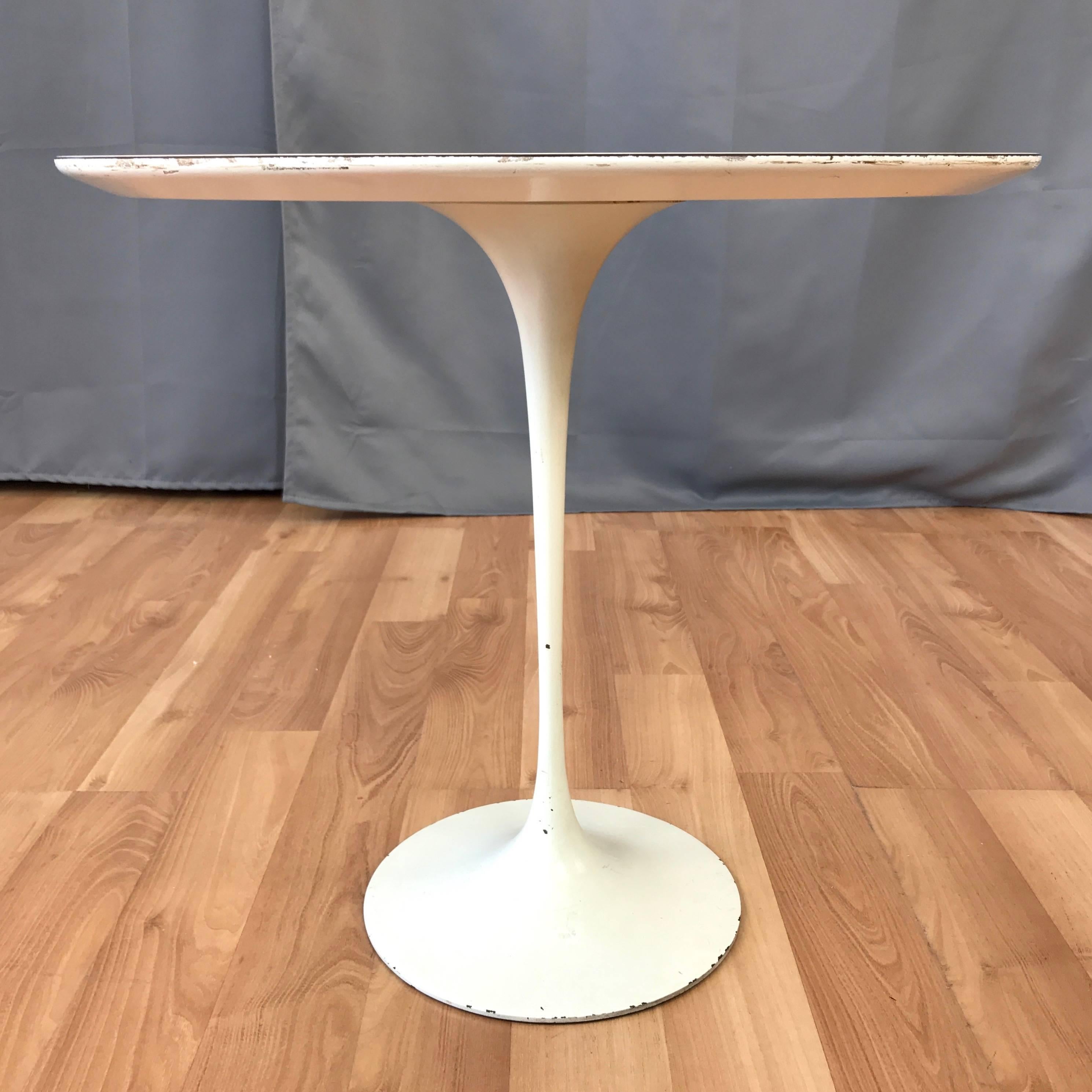 Mid-Century Modern Early Eero Saarinen for Knoll Pedestal Collection Oval Side Table