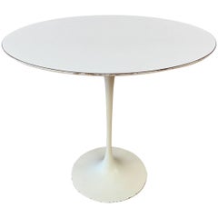 Früher Eero Saarinen für Knoll Pedestal Collection Oval Beistelltisch