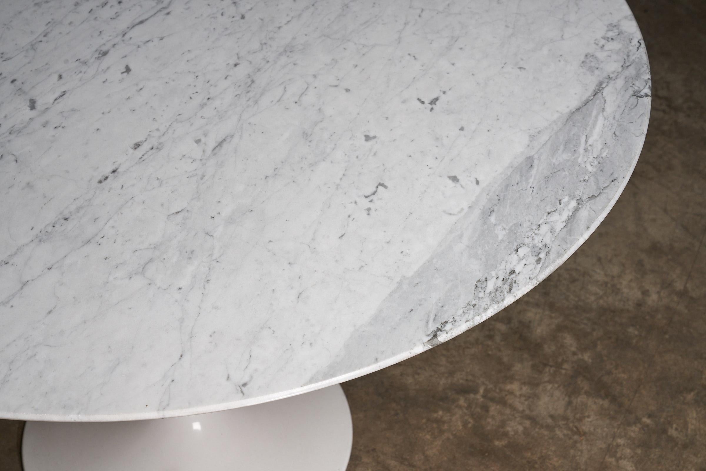 Table de salle à manger Tulip d'Eero Saarinen pour Knoll avec plateau en marbre de Carrare en vente 4