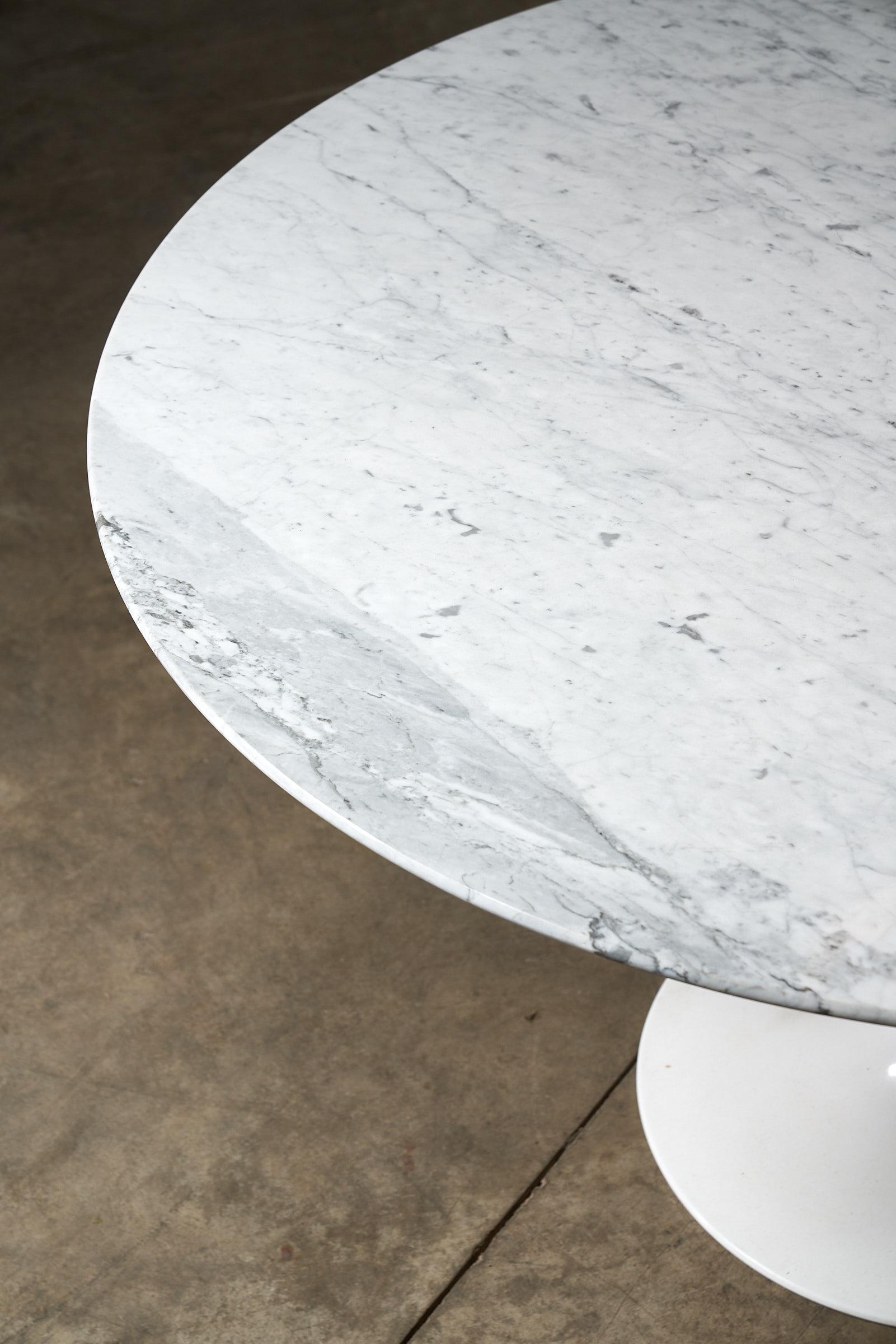 Table de salle à manger Tulip d'Eero Saarinen pour Knoll avec plateau en marbre de Carrare Bon état - En vente à Mortsel, BE