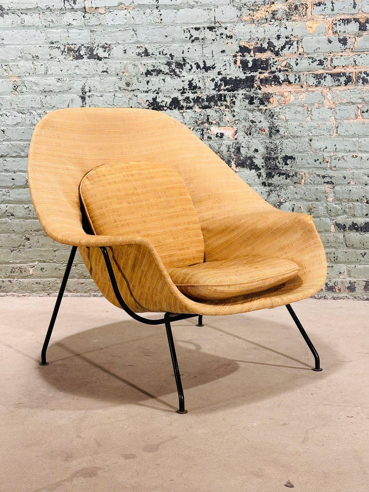 Early Eero Saarinen for Knoll Womb Chair, 1950. Upholstery is all original. We have in house upholstery if interested for an additional charge. You can send COM or we can send fabric swatches to you.
Chair measures 38.5