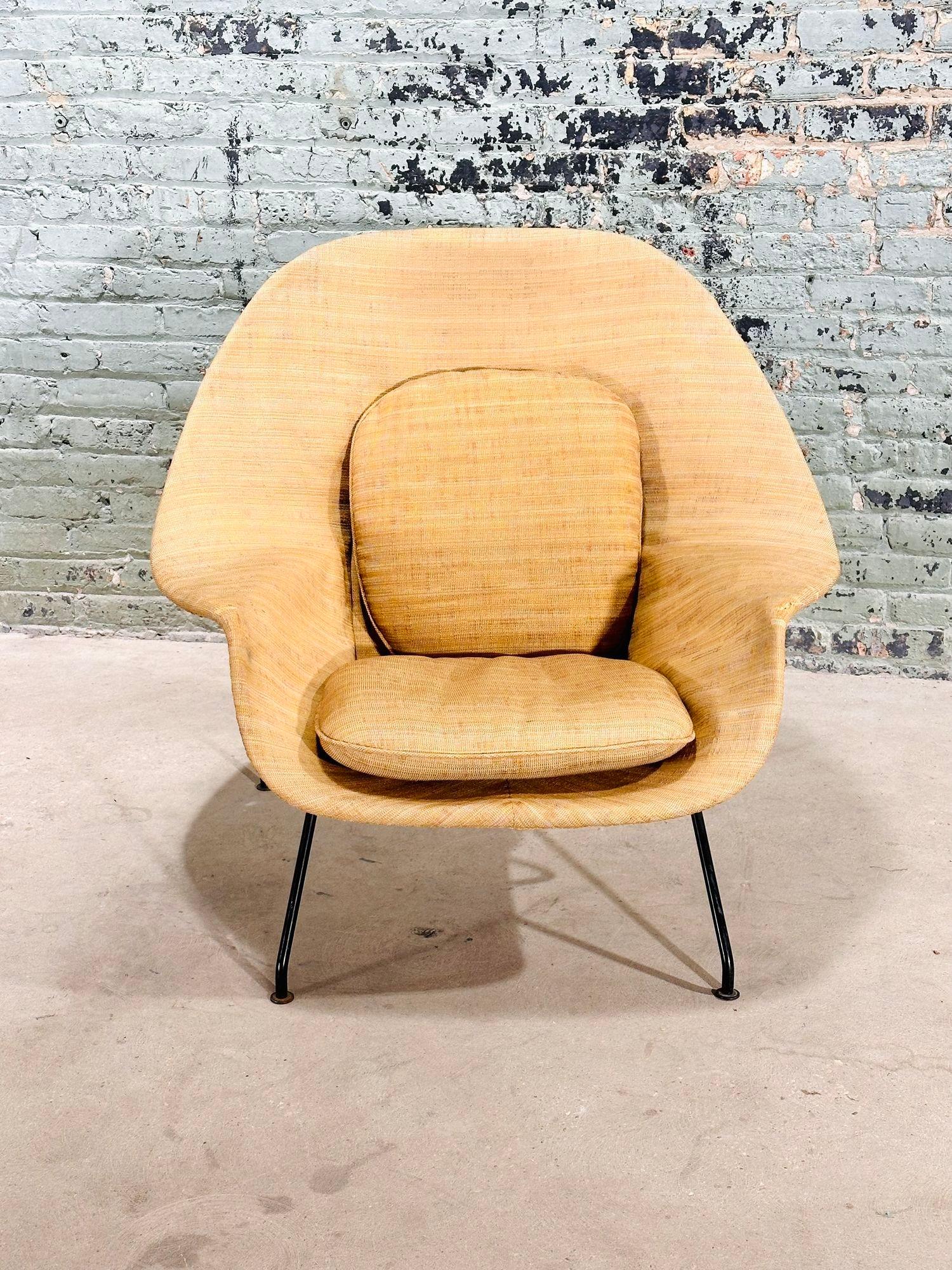 Mid-Century Modern Early Eero Saarinen for Knoll Womb Chair, 1950 For Sale