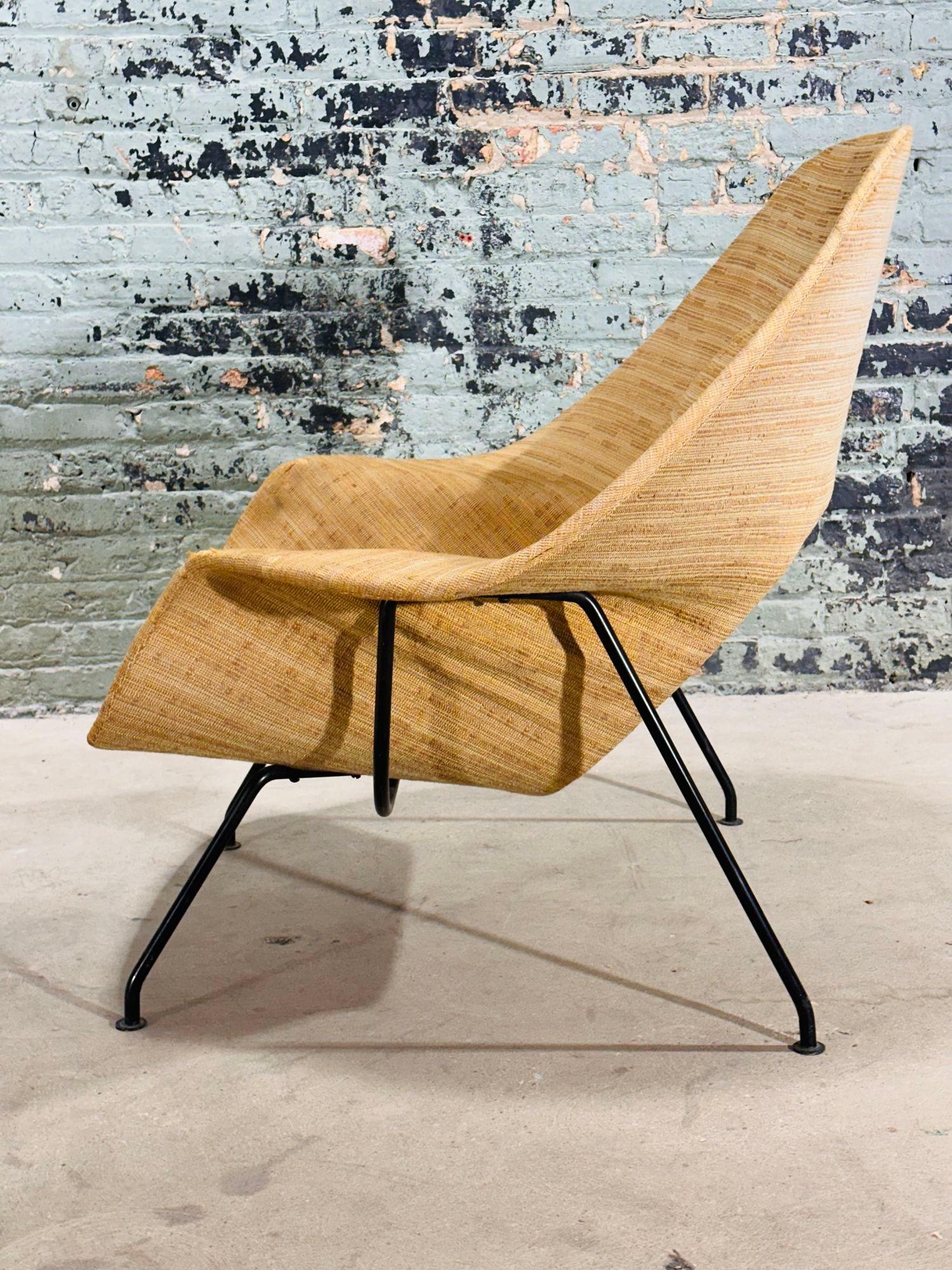 Early Eero Saarinen for Knoll Womb Chair, 1950 In Good Condition For Sale In Chicago, IL