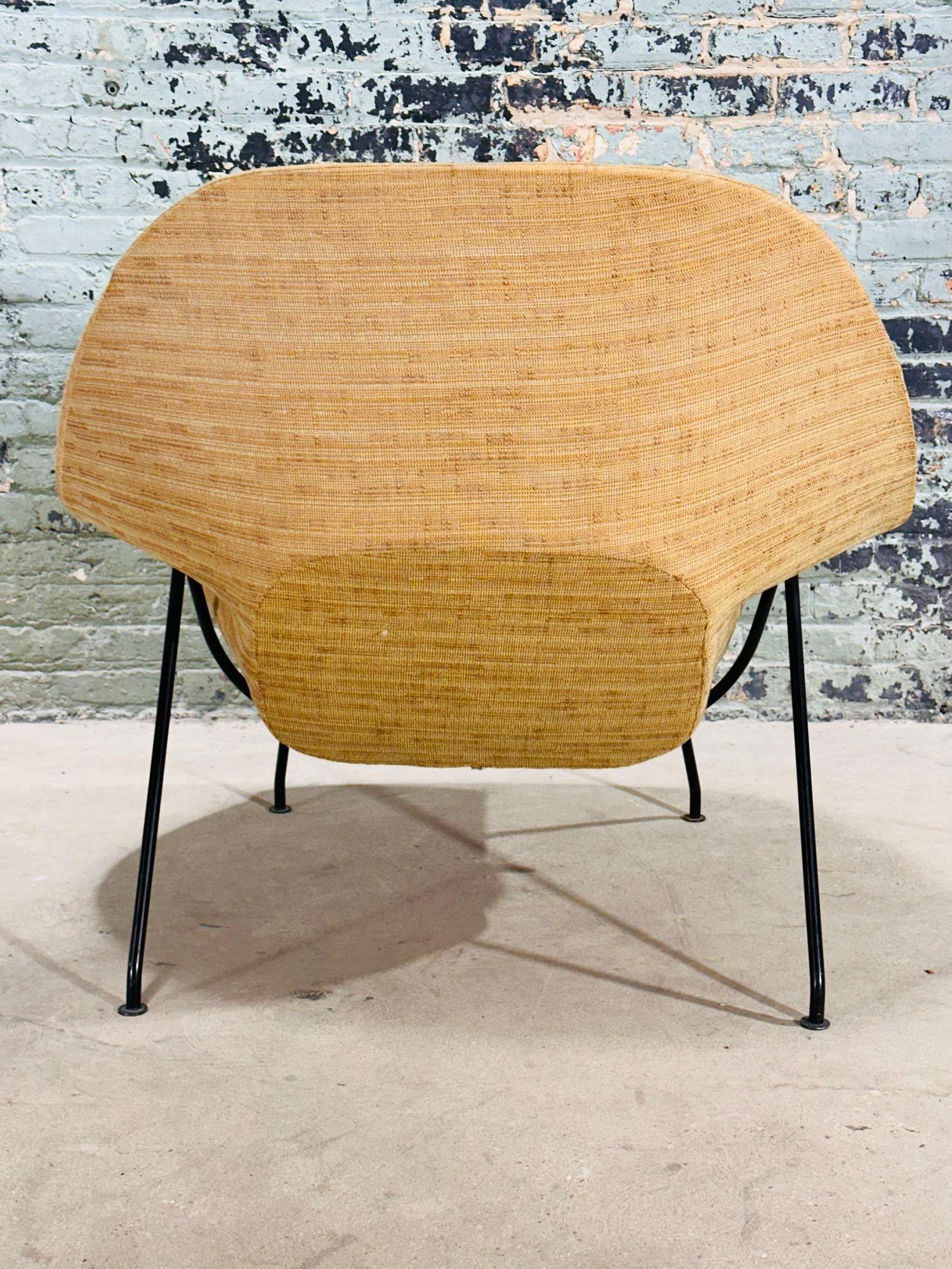 Mid-20th Century Early Eero Saarinen for Knoll Womb Chair, 1950 For Sale