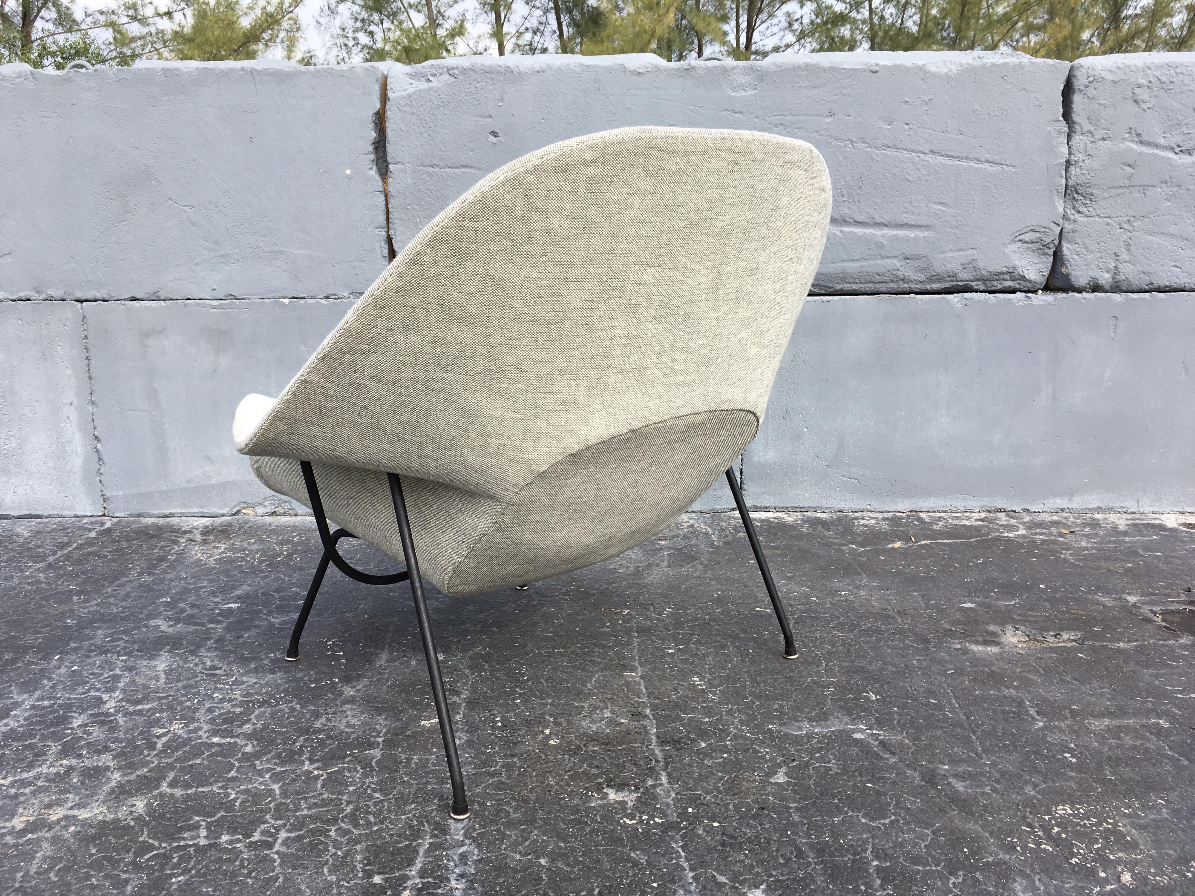 Mid-Century Modern Early Eero Saarinen for Knoll Womb Chair and Ottoman