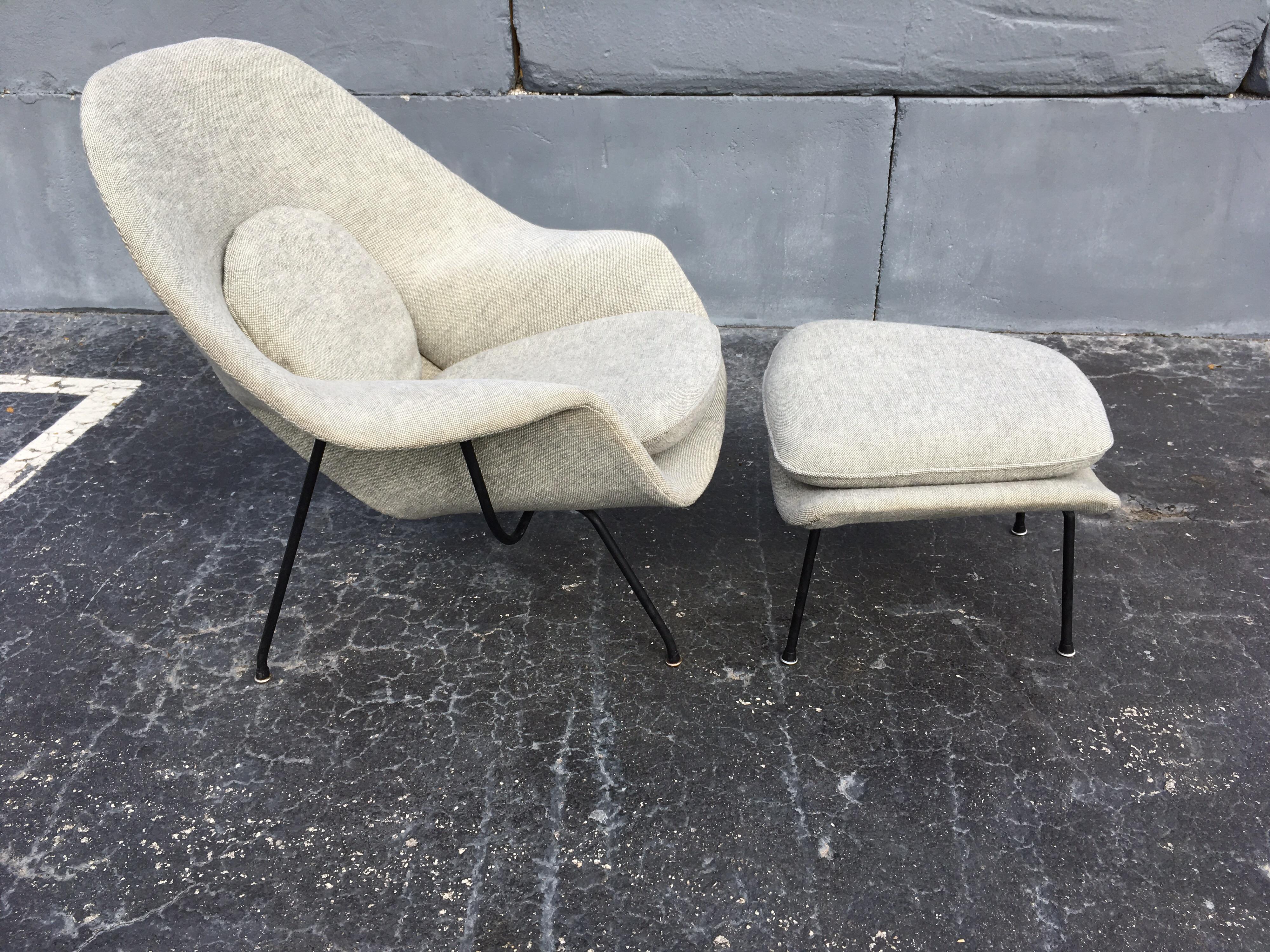 Early Eero Saarinen for Knoll Womb Chair and Ottoman In Good Condition In Miami, FL