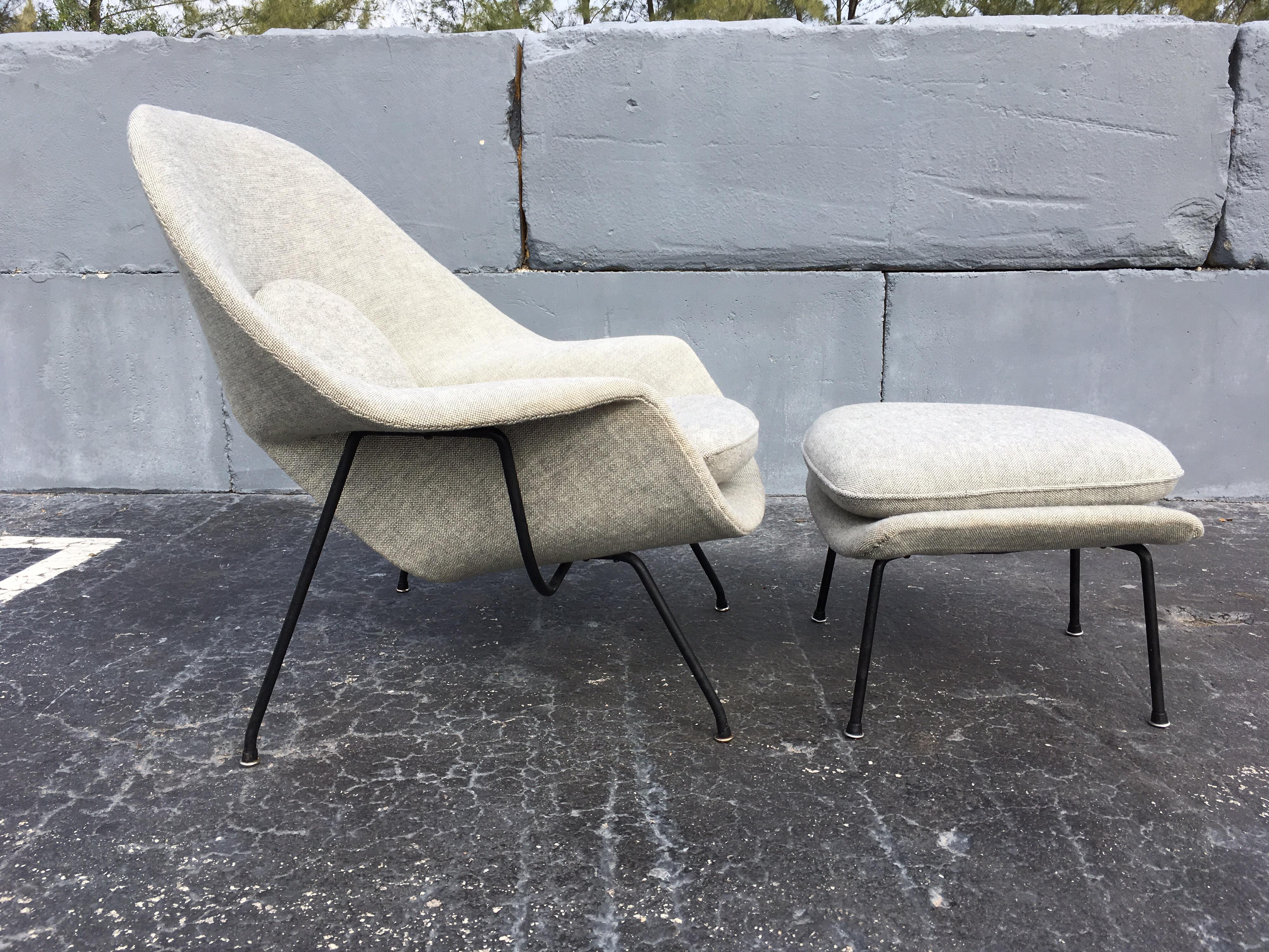 Mid-20th Century Early Eero Saarinen for Knoll Womb Chair and Ottoman