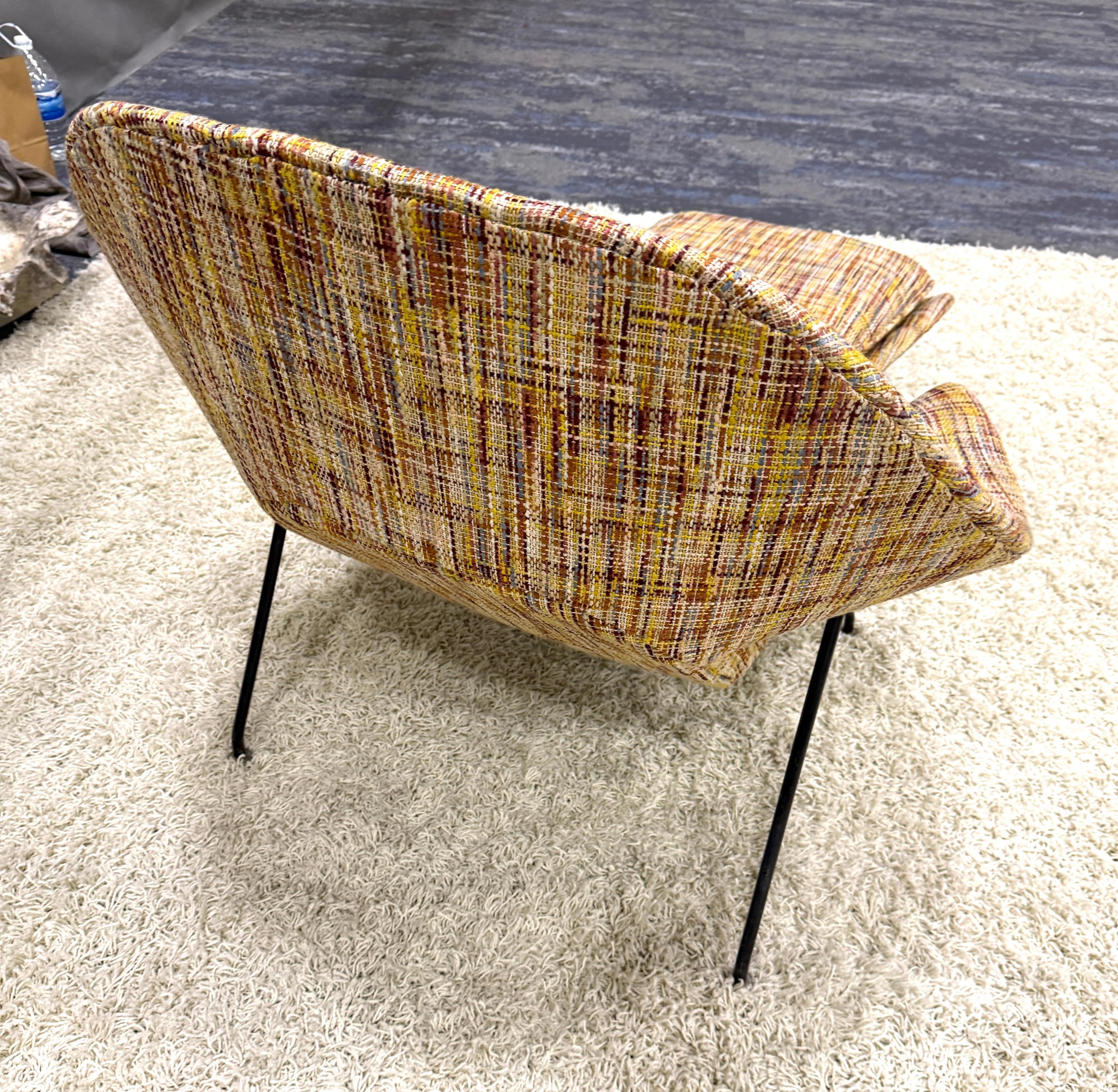 Silla y otomana Womb de Eero Saarinen para Knoll retapizadas mediados del siglo XX en venta