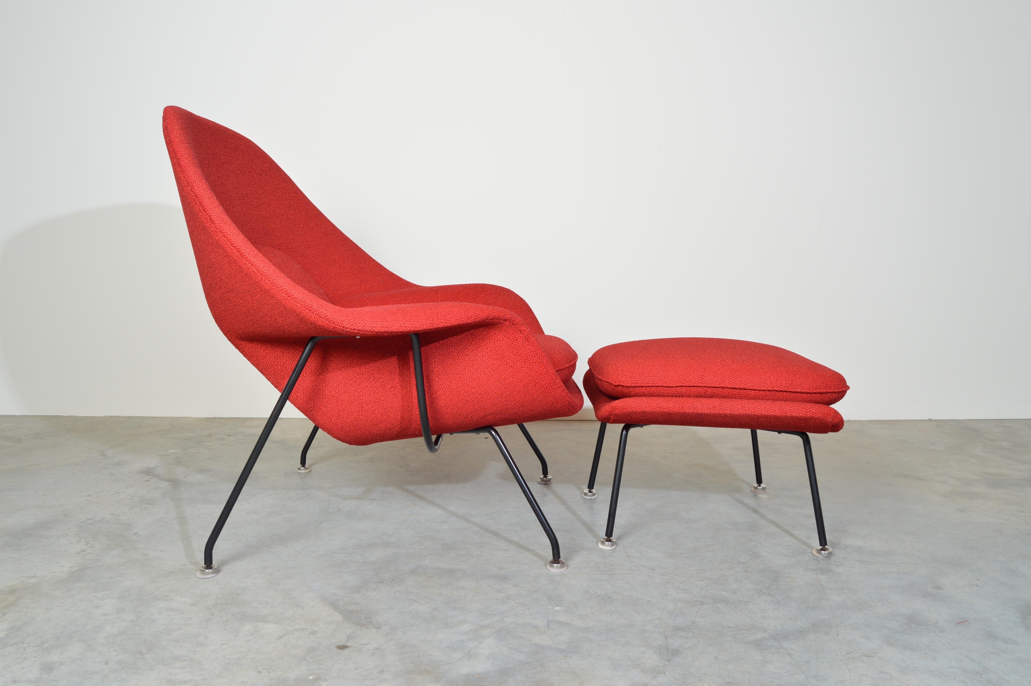 Eero Saarinen for Knoll Womb chair and ottoman produced in 1969 as documented on its frame having Knoll tweed upholstery. 
 In stunning condition. Fresh foam and new old stock Knoll upholstery applied by a Knoll specialist. 
Ottoman Dimensions: