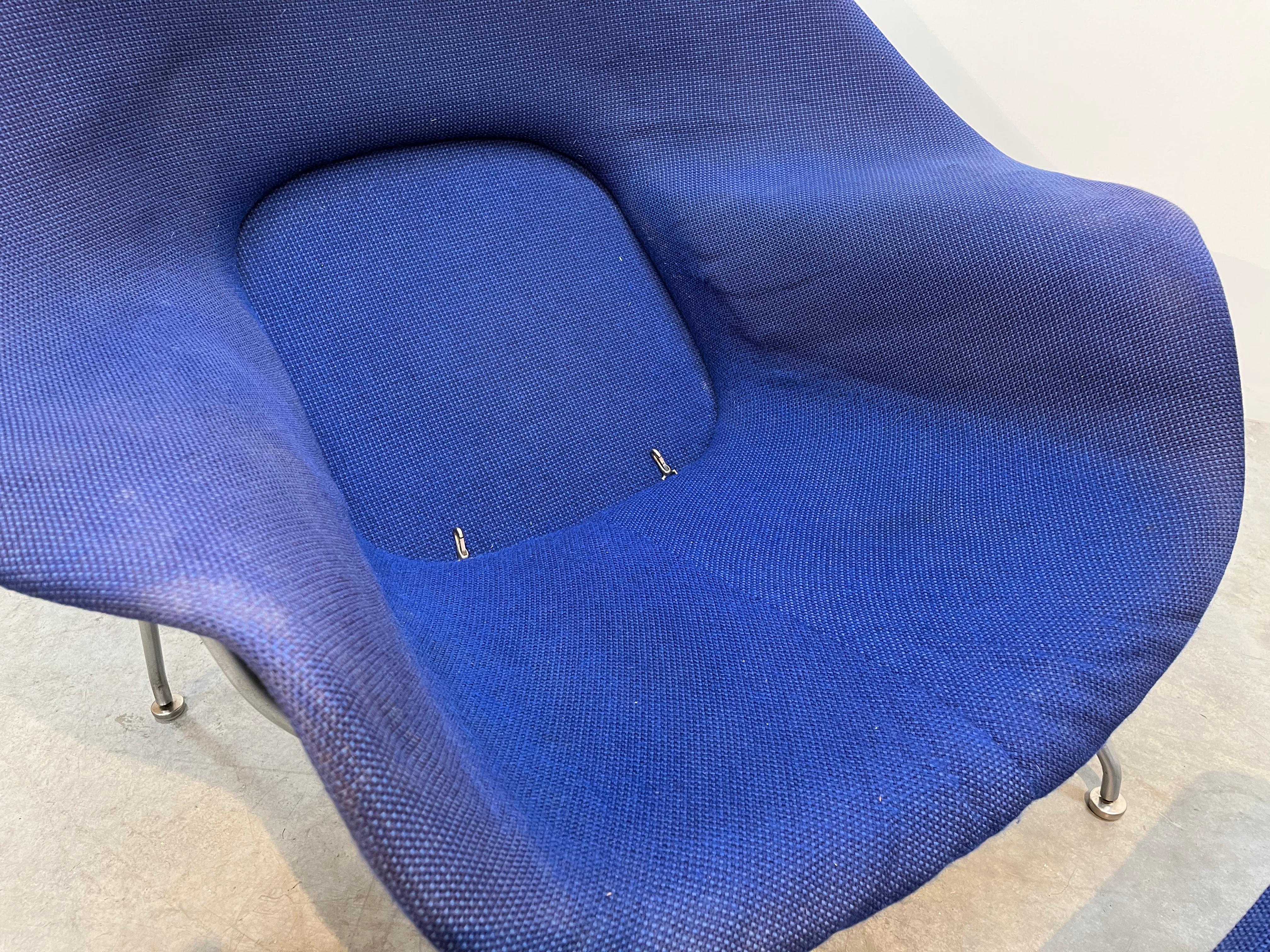 Mid-20th Century Early Eero Saarinen for Knoll Womb Chair & Ottoman in Original Knoll Fabric