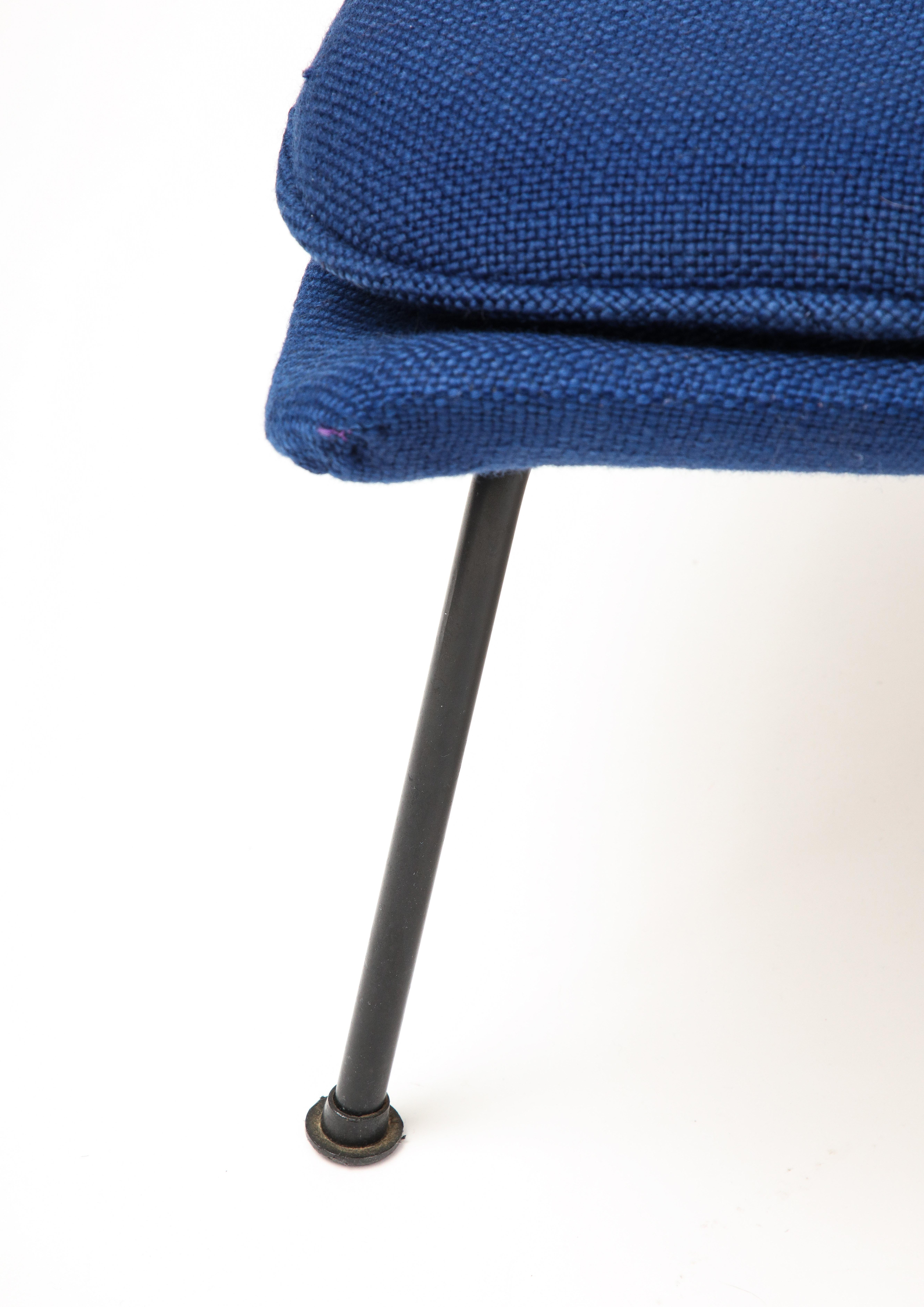 Early Eero Saarinen Knoll Womb Chair & Ottoman, Blue Upholstery, Black Frame For Sale 3