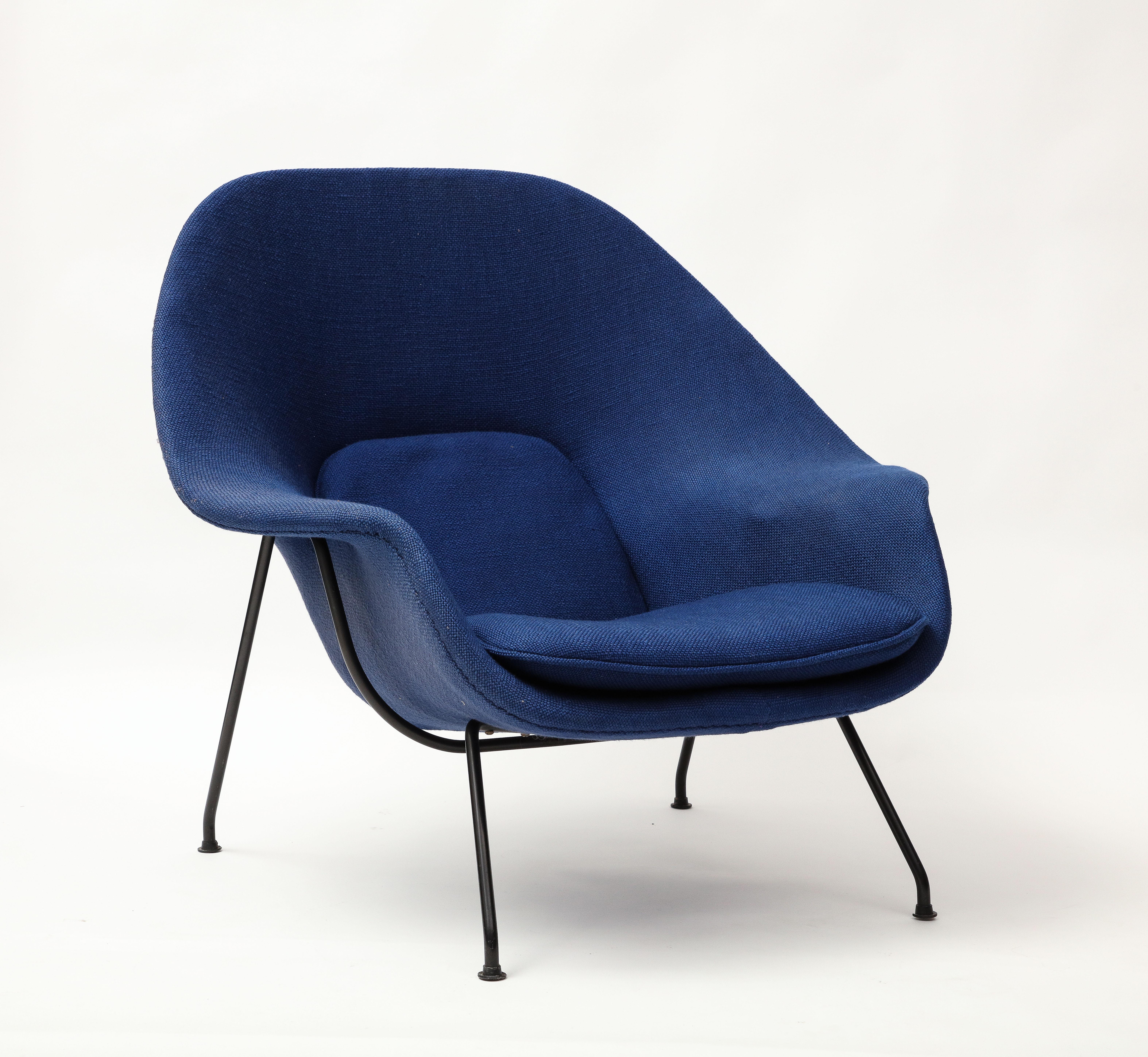 Early Eero Saarinen Knoll Womb Chair & Ottoman, Blue Upholstery, Black Frame For Sale 4