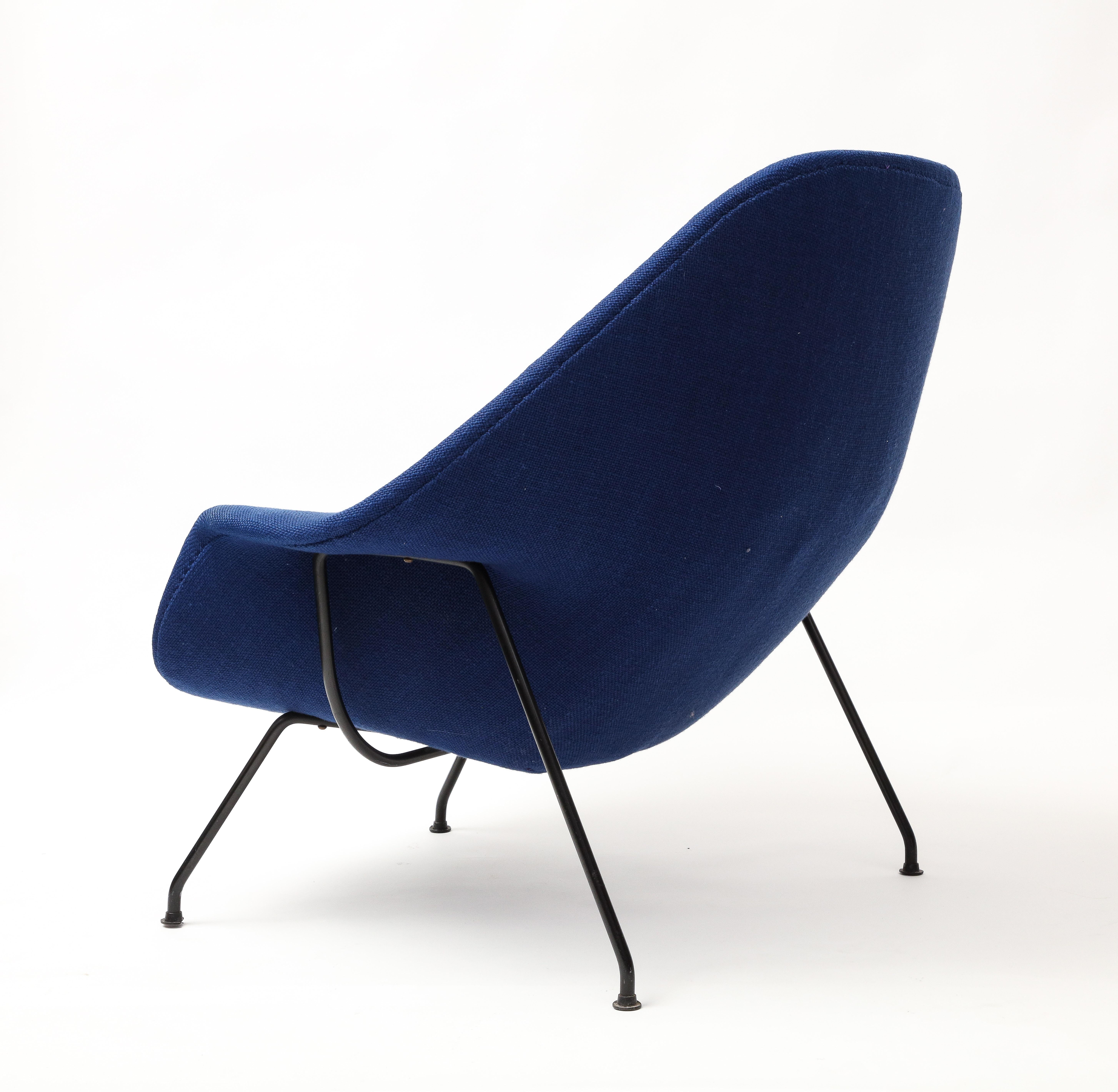 Early Eero Saarinen Knoll Womb Chair & Ottoman, Blue Upholstery, Black Frame For Sale 7