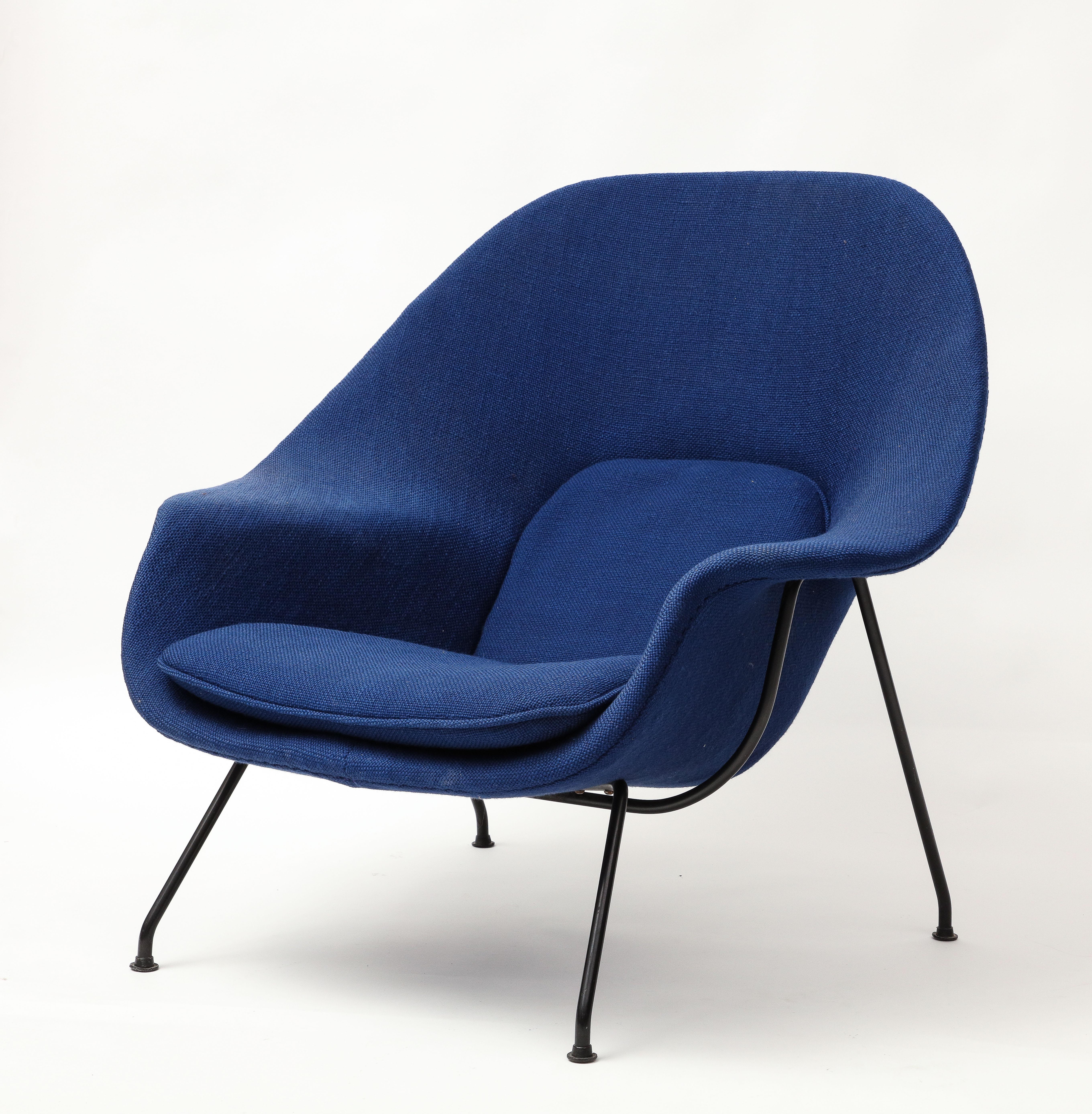Early Eero Saarinen Knoll Womb Chair & Ottoman, Blue Upholstery, Black Frame For Sale 8