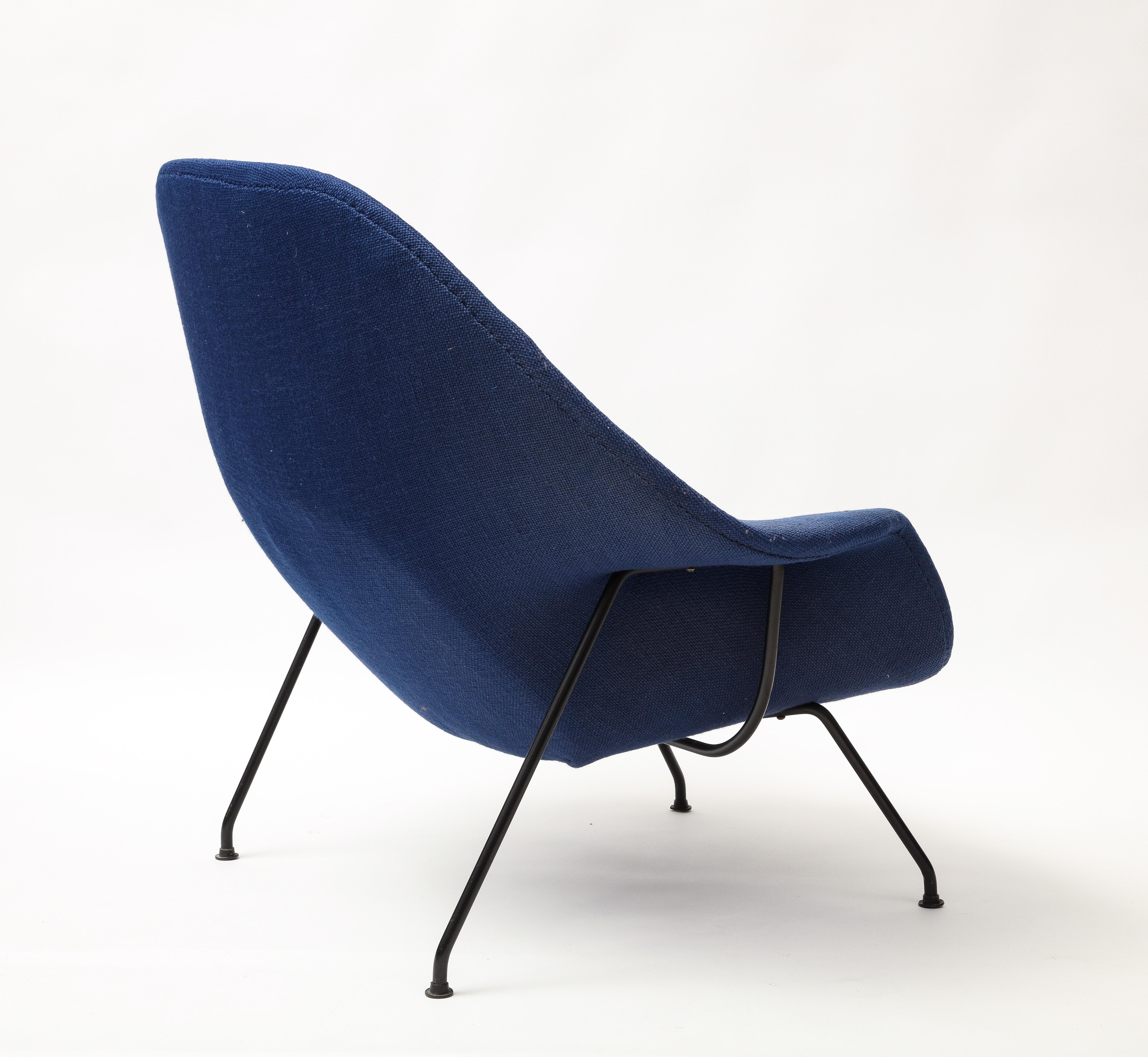 Early Eero Saarinen Knoll Womb Chair & Ottoman, Blue Upholstery, Black Frame For Sale 9