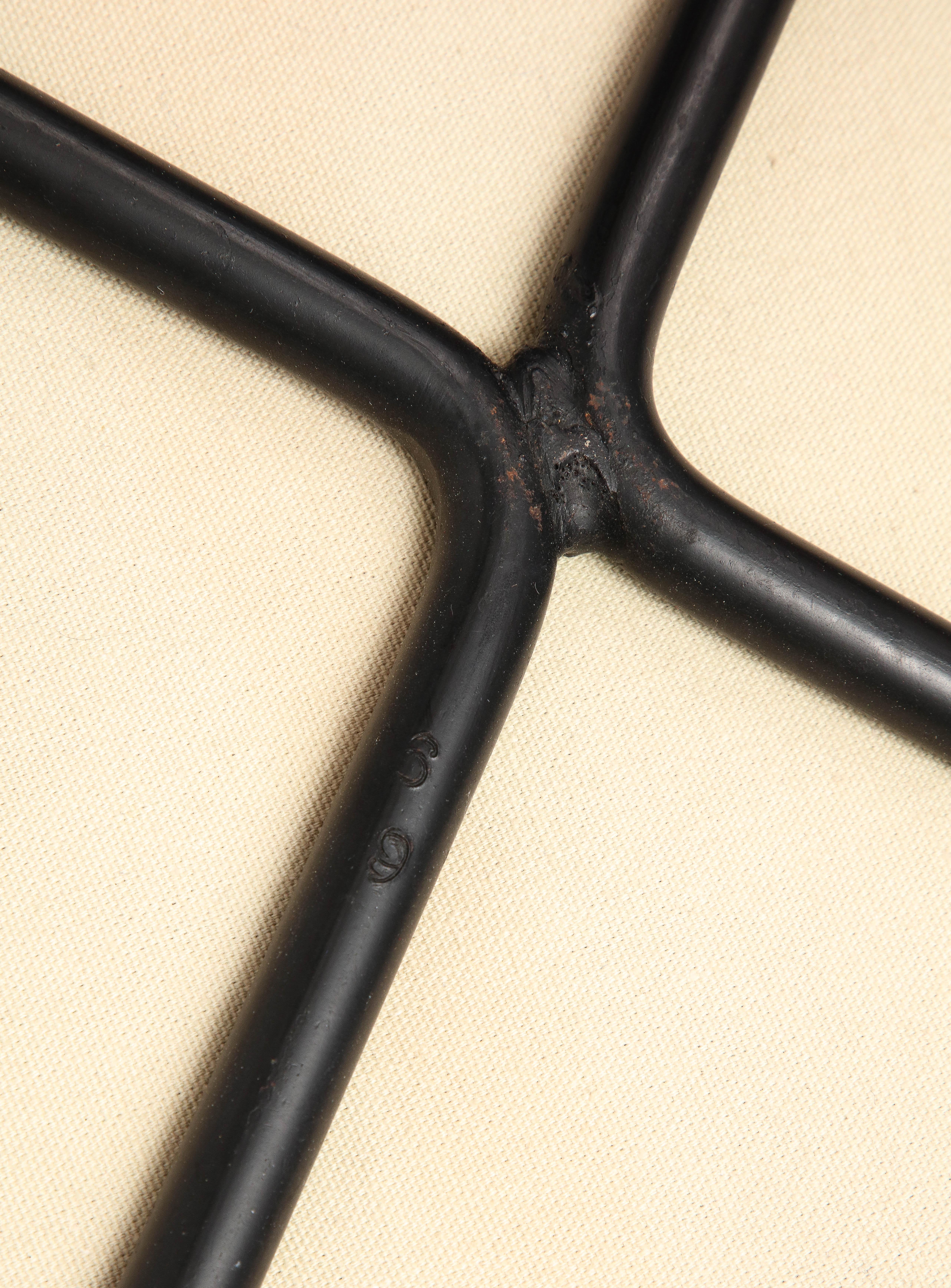 Früher Eero Saarinen Knoll Womb Chair & Ottomane, blaue Polsterung, schwarzer Rahmen im Angebot 14