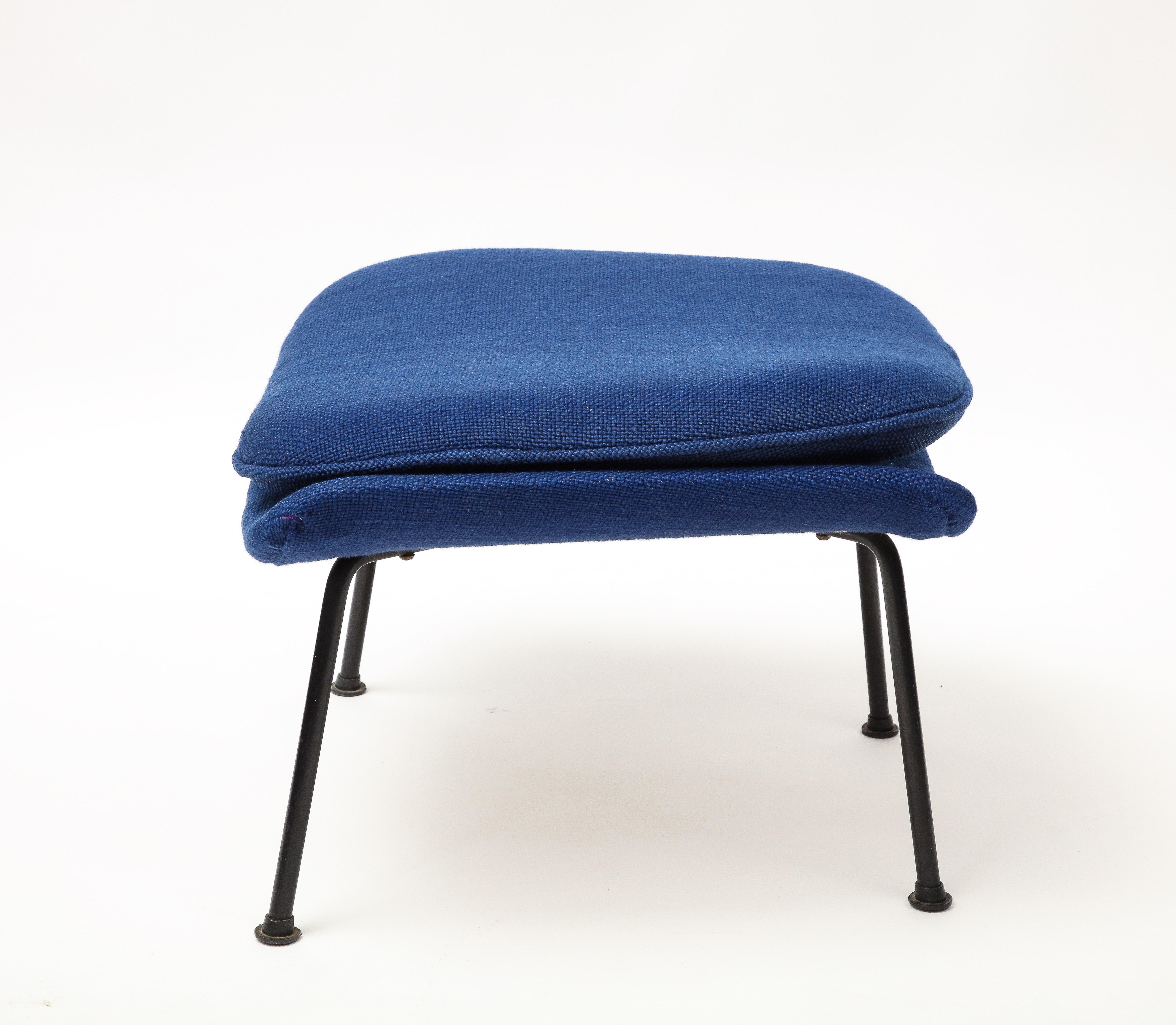 Mid-Century Modern Early Eero Saarinen Knoll Womb Chair & Ottoman, Blue Upholstery, Black Frame For Sale