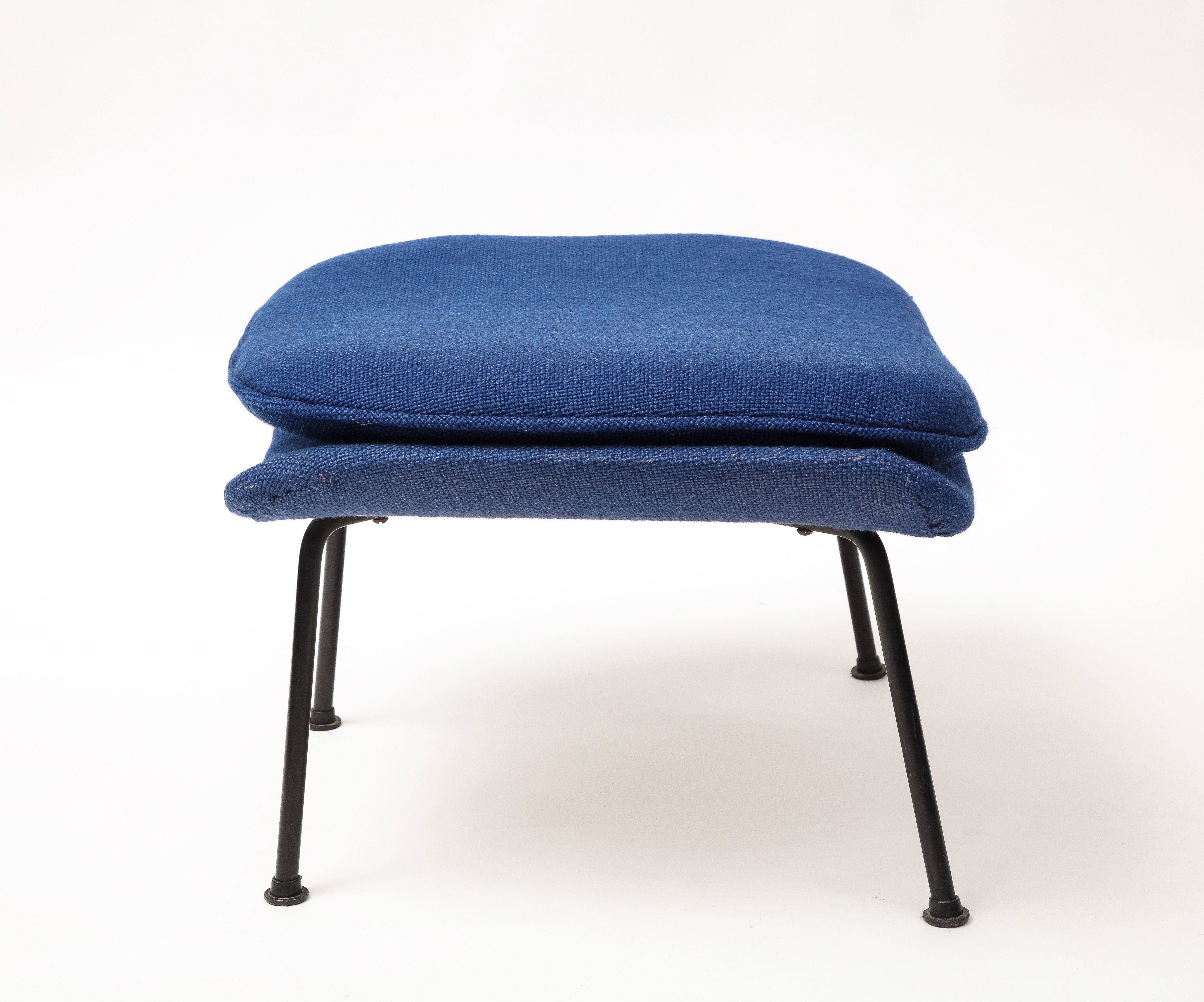 Mid-20th Century Early Eero Saarinen Knoll Womb Chair & Ottoman, Blue Upholstery, Black Frame For Sale