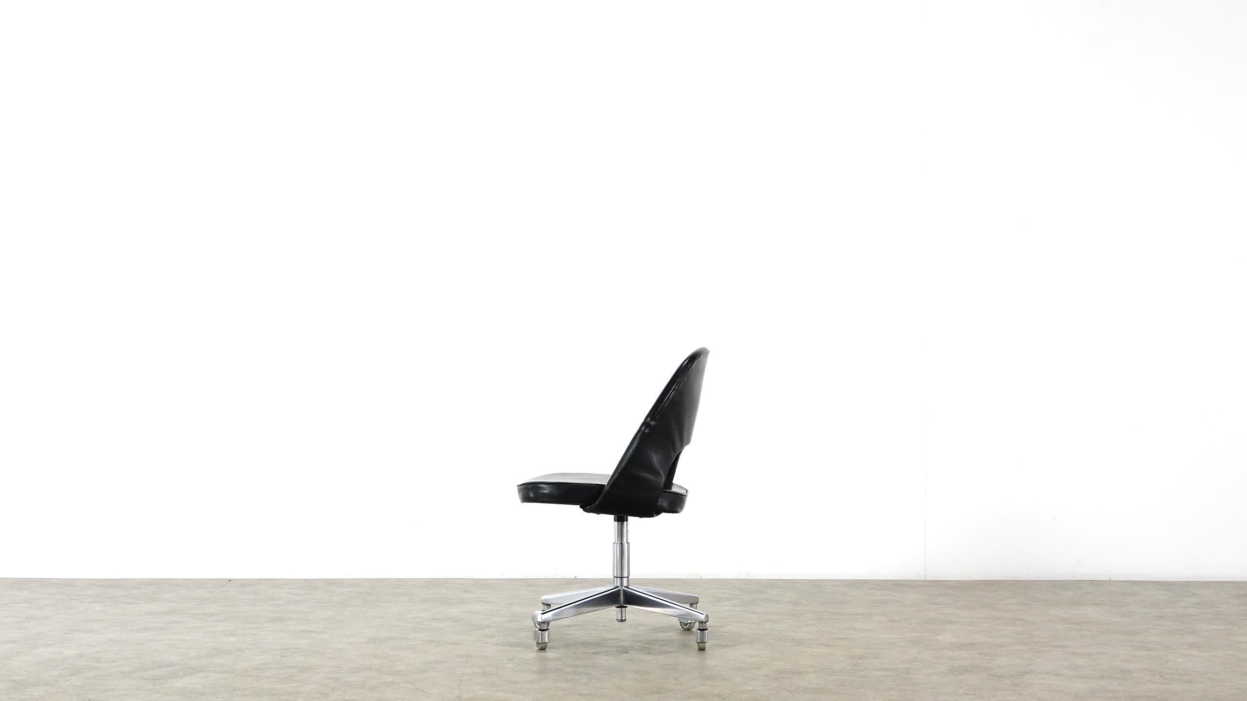 Early Eero Saarinen Office Desk Chair for Knoll International For Sale 5