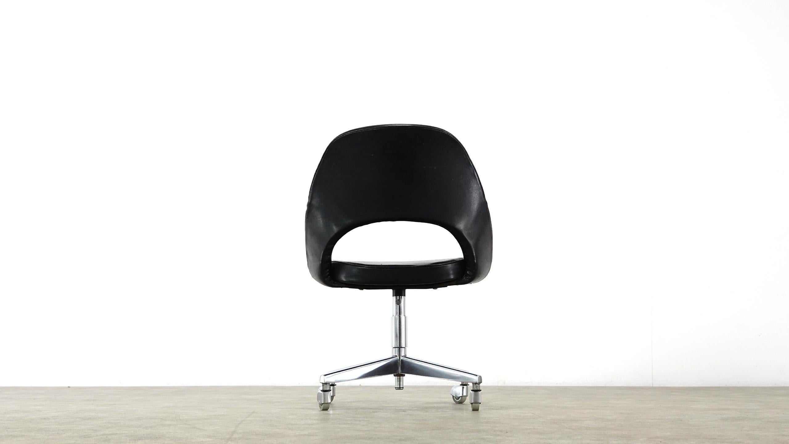 Early Eero Saarinen Office Desk Chair for Knoll International For Sale 7