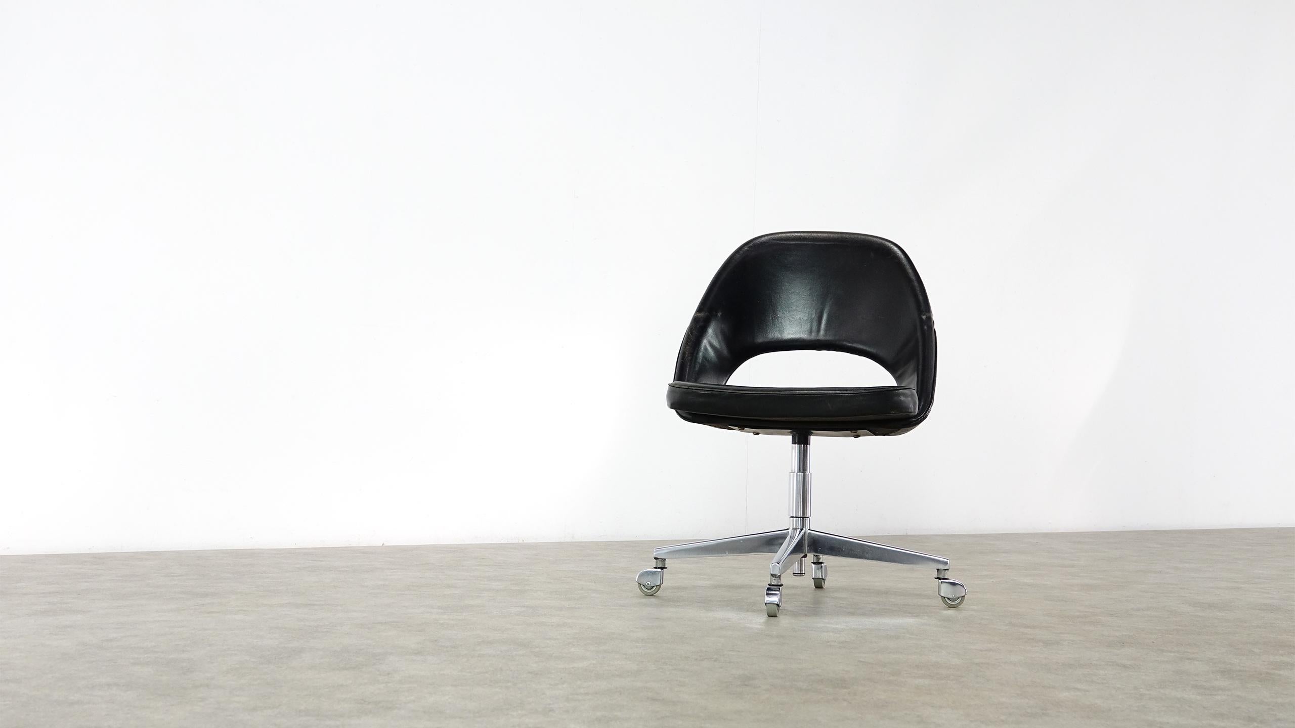 Early Eero Saarinen Office Desk Chair for Knoll International For Sale 13