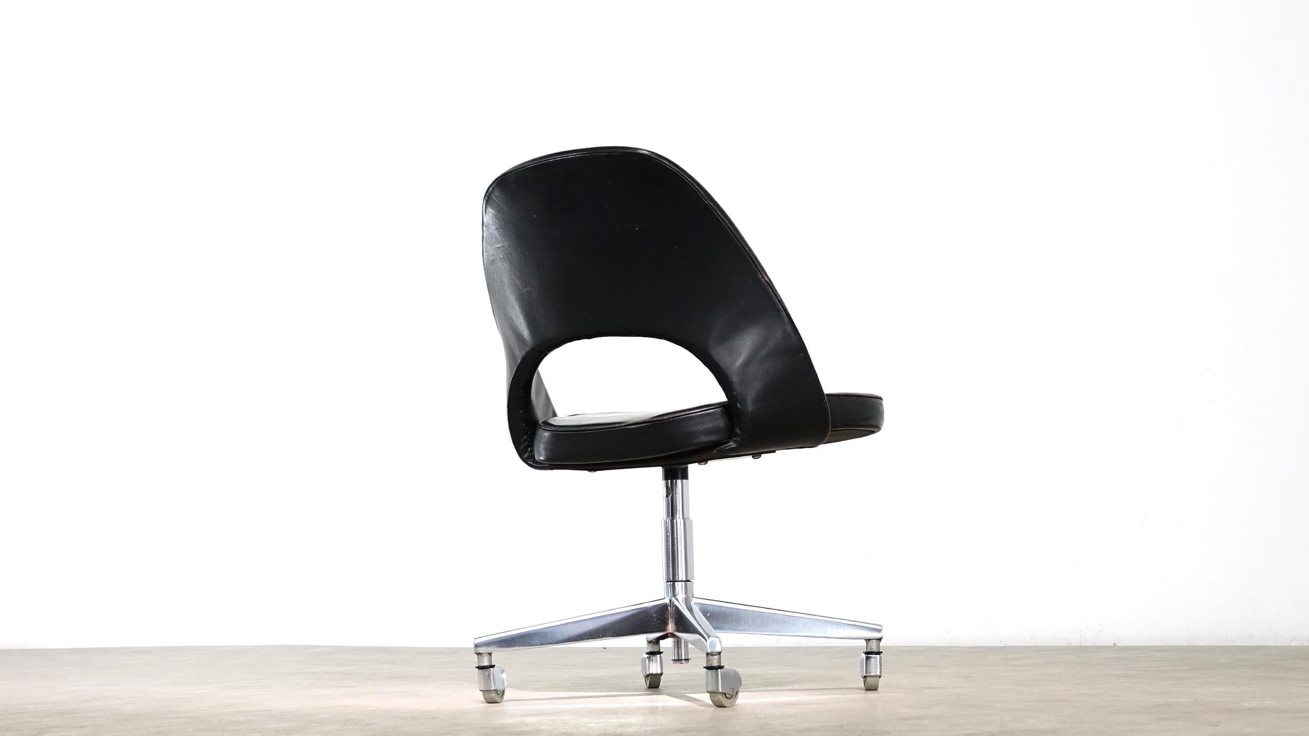 Mid-20th Century Early Eero Saarinen Office Desk Chair for Knoll International For Sale
