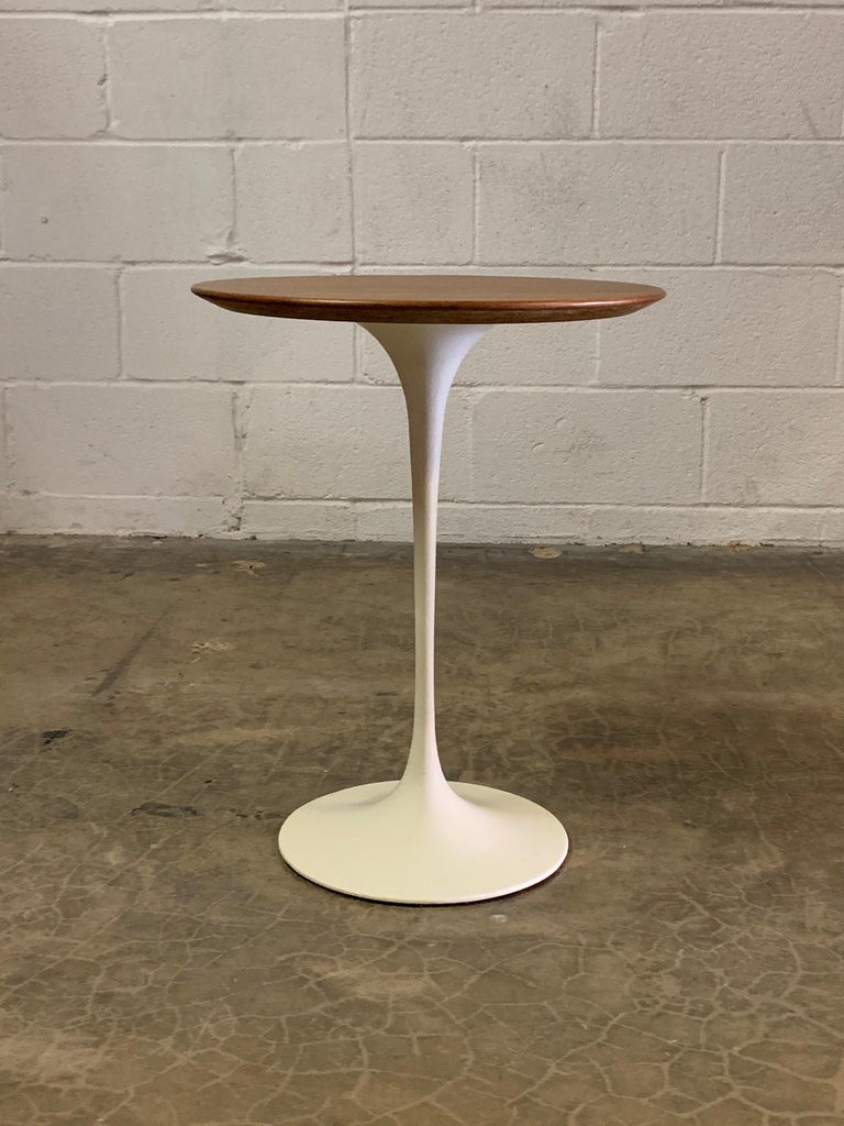 Early Eero Saarinen Tulip Side Table with Walnut Top In Good Condition For Sale In Dallas, TX