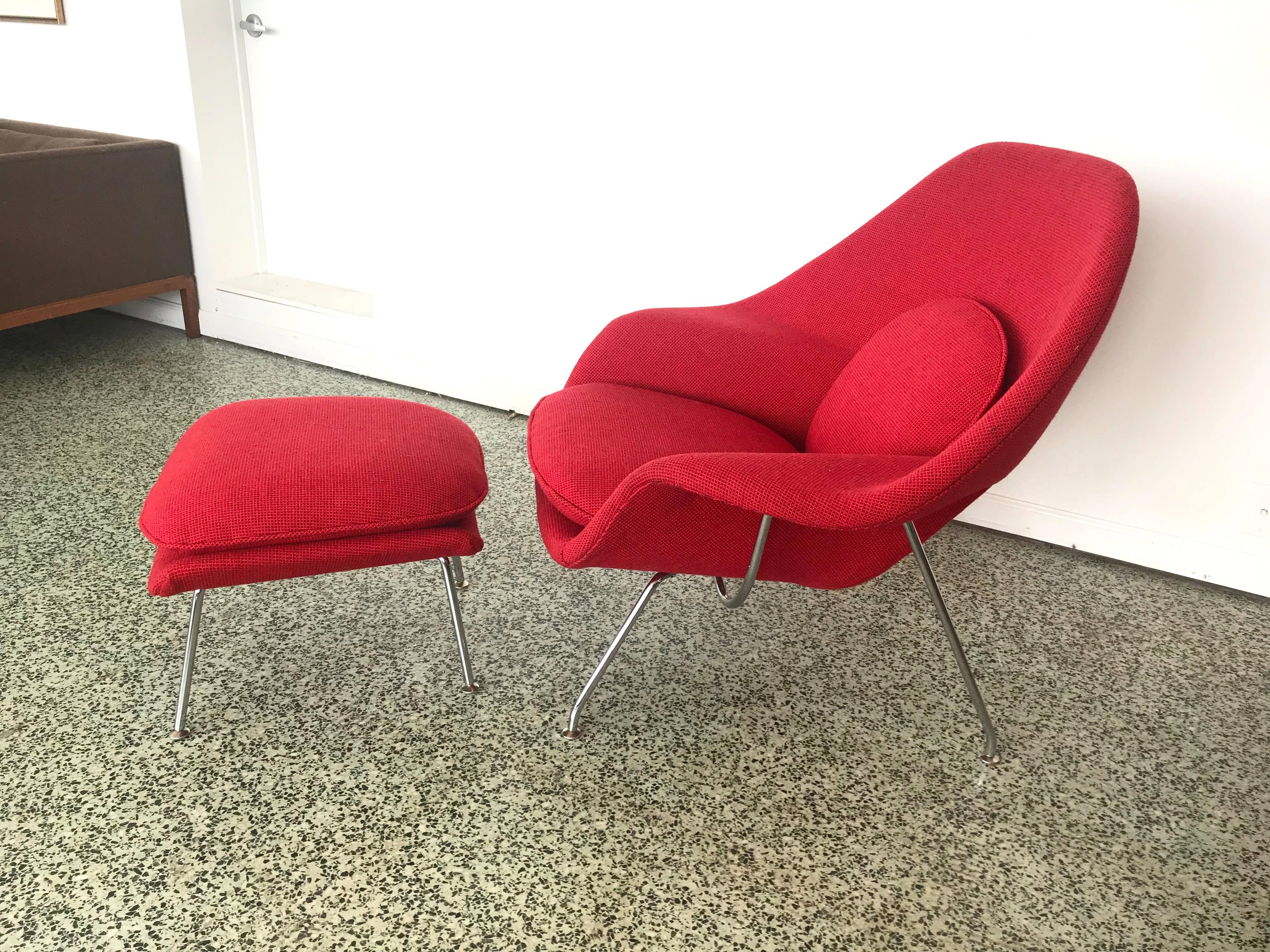 Designer: Eero Saarinen
Manufacturer: Knoll 
Period/style: Mid-Century Modern 
Country: US
Date: 1960s

Recently reupholstered in Knoll fabric.