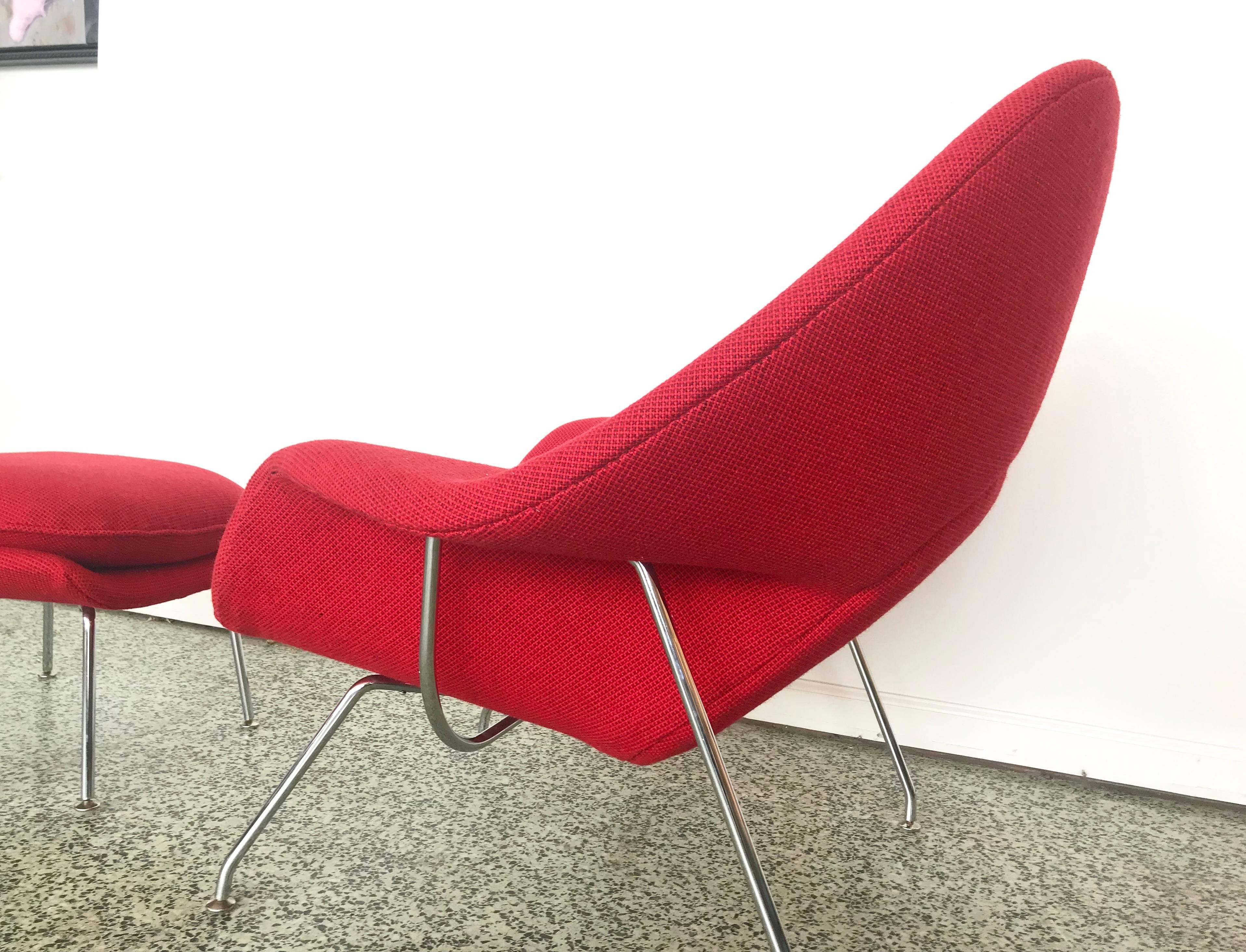 Early Eero Saarinen Womb Chair and Ottoman Produced by Knoll In Excellent Condition In St. Louis, MO